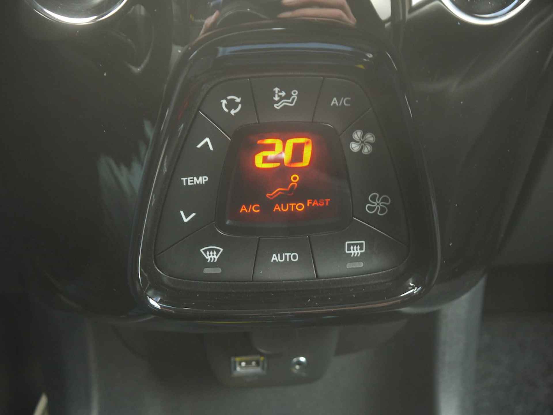 Peugeot 108 1.0 e-VTi Allure TOP! Cabrio NL-Auto!! Climate I Camera I Key-less -- A.S. ZONDAG GEOPEND VAN 11.00 T/M 15.30 -- - 14/36