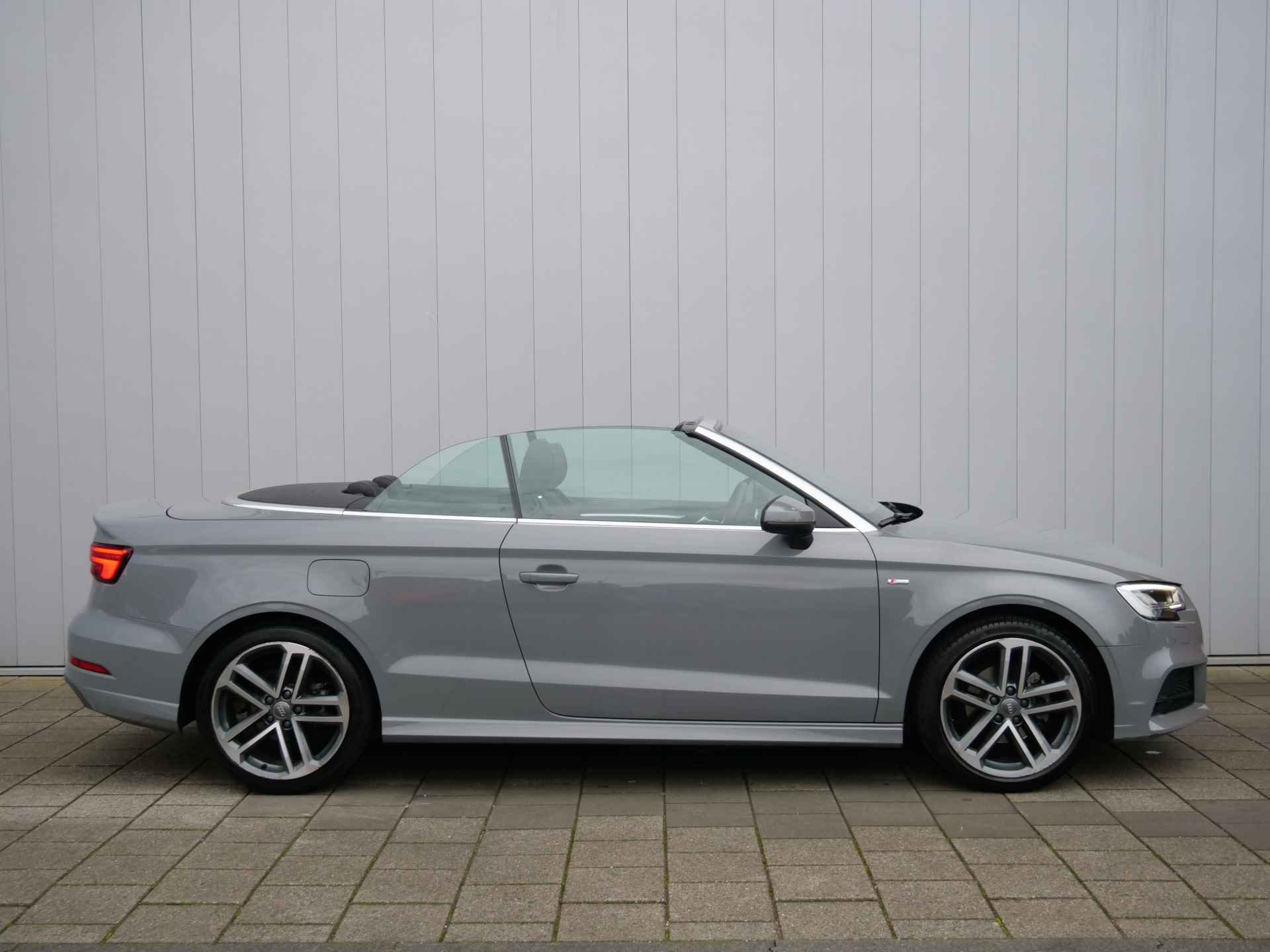 Audi A3 Cabriolet 1.5 TFSI 150pk CoD Sport S Line Edition Automaat LED / Camera / Navigatie - 14/38