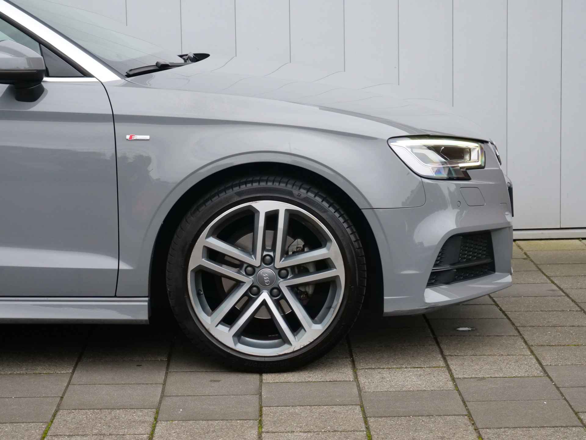 Audi A3 Cabriolet 1.5 TFSI 150pk CoD Sport S Line Edition Automaat LED / Camera / Navigatie - 16/38