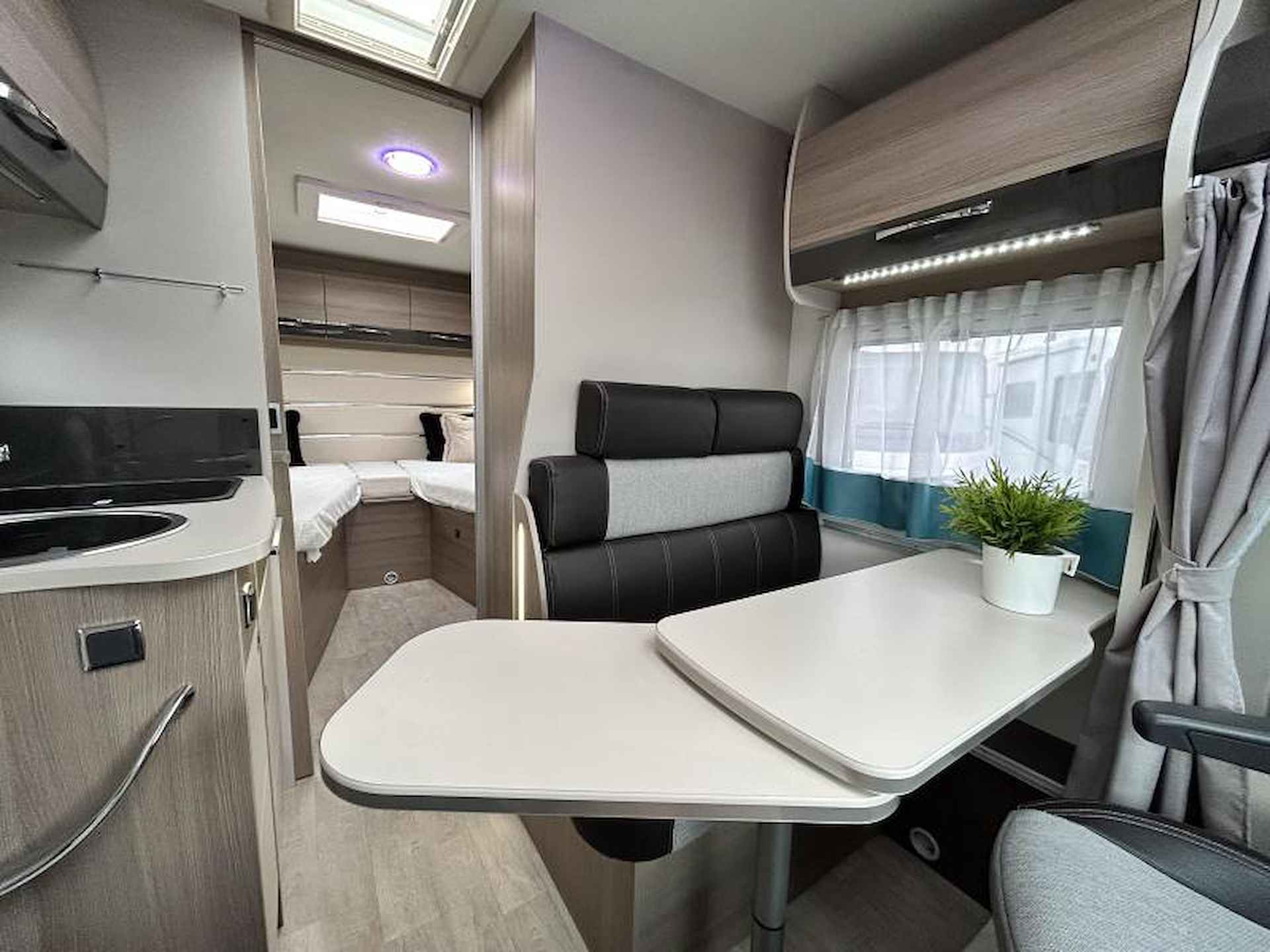 Chausson Flash 637 enkele-bedden/euro6/uniek - 8/23