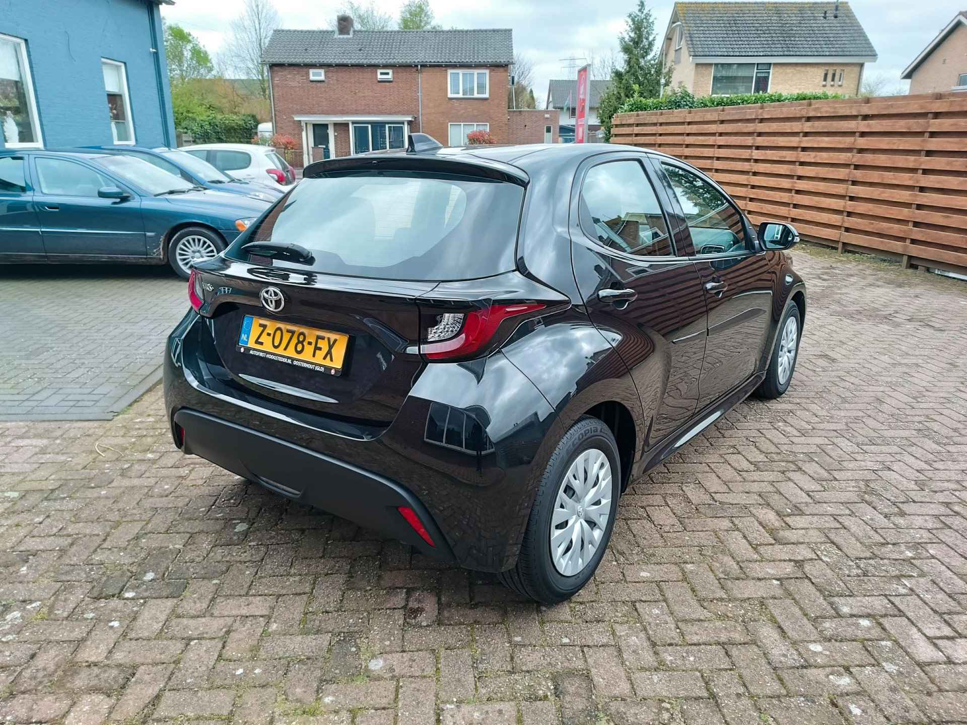 Toyota Yaris 1.0 VVT-i Active, Carplay, camera, adapt. cruise - 2/24