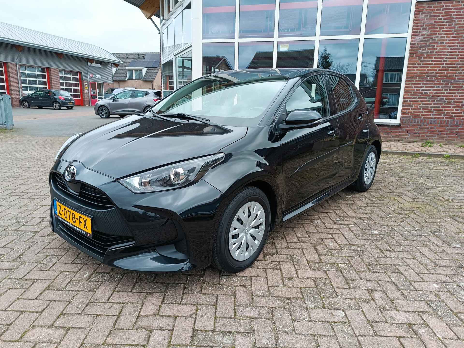 Toyota Yaris 1.0 VVT-i Active, Carplay, camera, adapt. cruise - 16/24