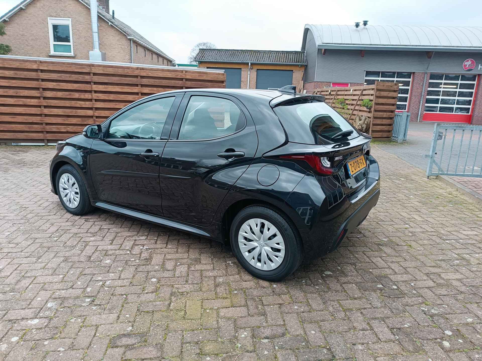 Toyota Yaris 1.0 VVT-i Active, Carplay, camera, adapt. cruise - 21/24