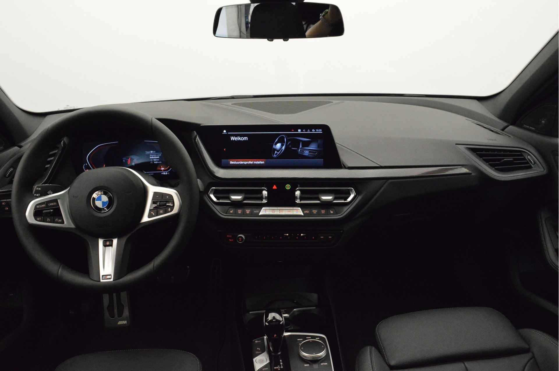 BMW 1-serie 118i High Executive M Sport Automaat / Panoramadak / Sportstoelen / Stoelverwarming / Parking Assistant / Harman Kardon / Live Cockpit Professional / Cruise Control - 10/23