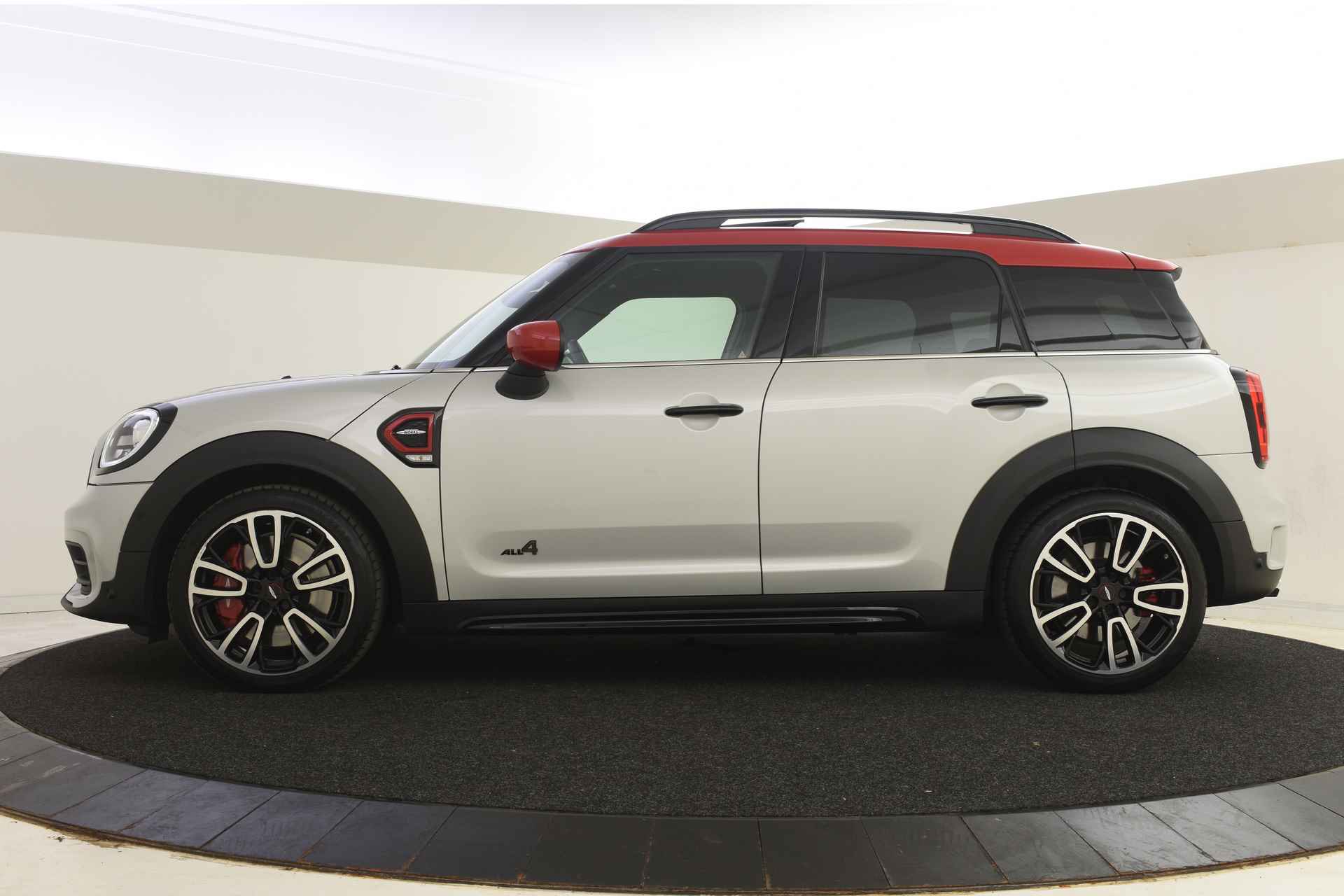 MINI Countryman JCW ALL4 Chili Automaat / Panoramadak / Achteruitrijcamera / Comfort Access / LED / Apple CarPlay / Park Assistant / Stoelverwarming - 4/50