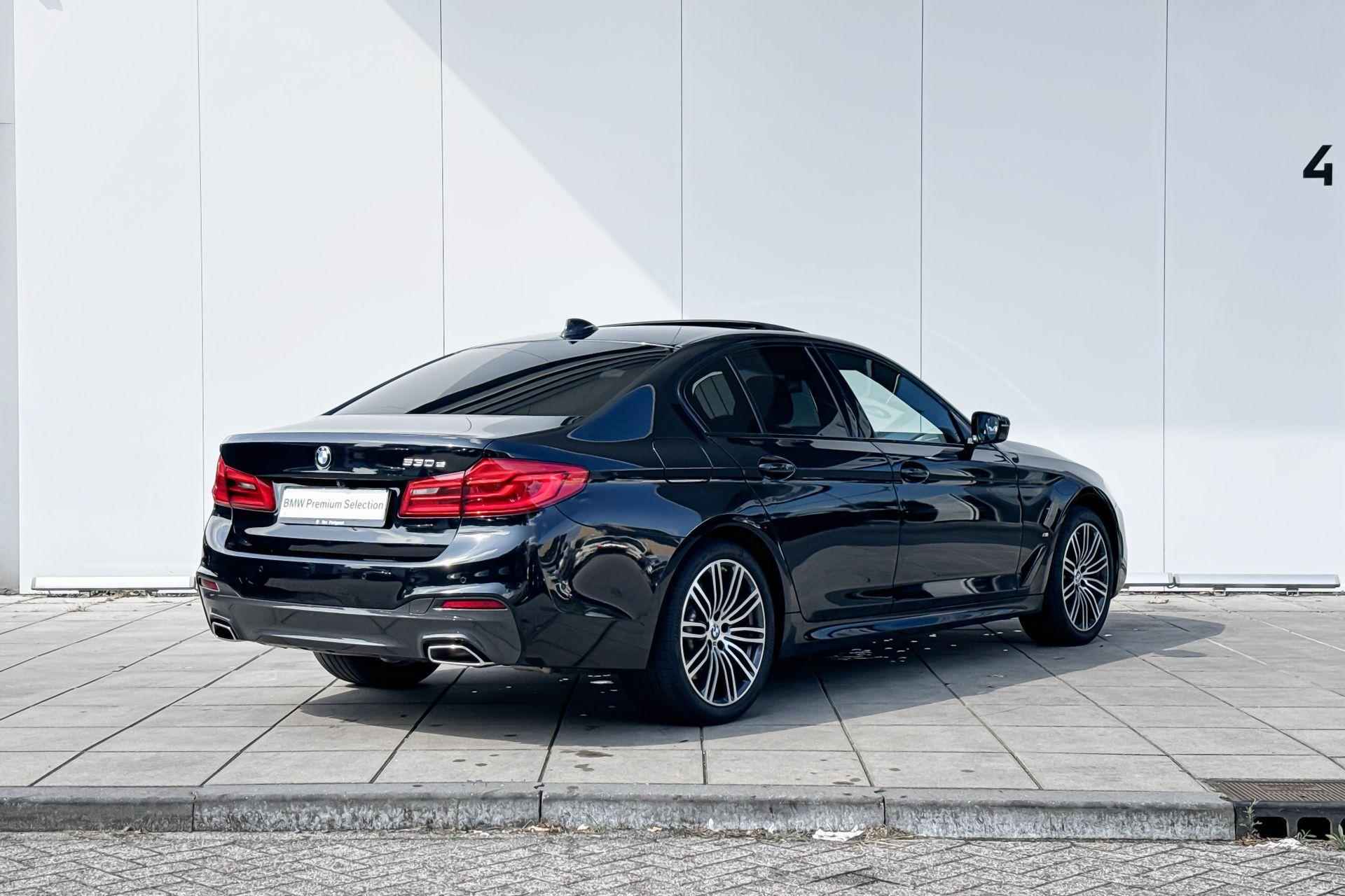 BMW 5 Serie Sedan 530e iPerformance High Executive M-Sport Glazen Schuifdak /  Soft Close / Head up / Adaptieve LED / Driving Assistant / Ambient Air  / Park Assist Pack / - 4/21