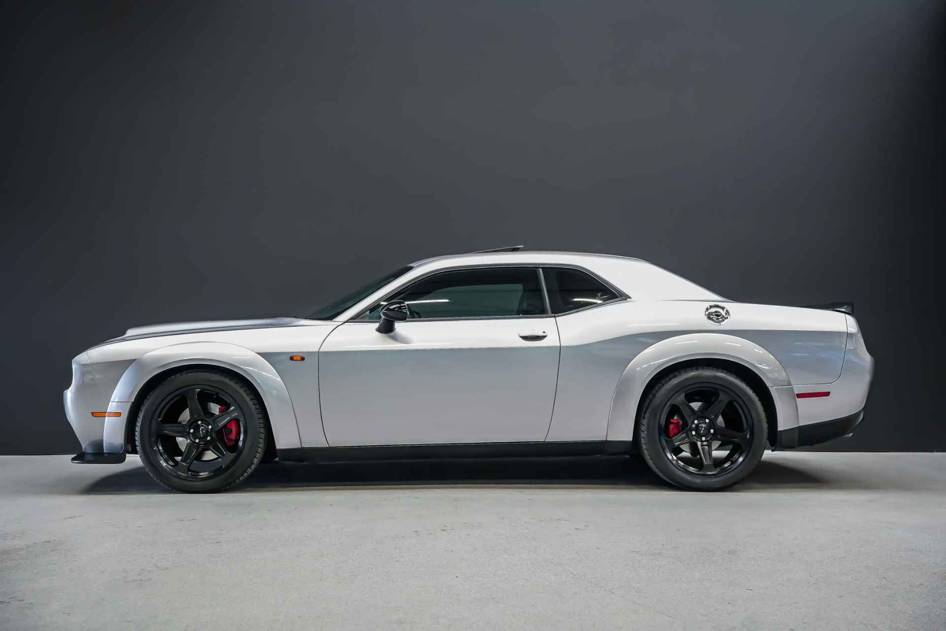 Dodge Challenger 5.7 377pk V8 Hemi AUTOMAAT |schuif kanteldak|Apple Carplay|JLT lucht inlaat|20" SRT|cruise control|stoelverwarming|LED-dagrijverlichting| - 7/39