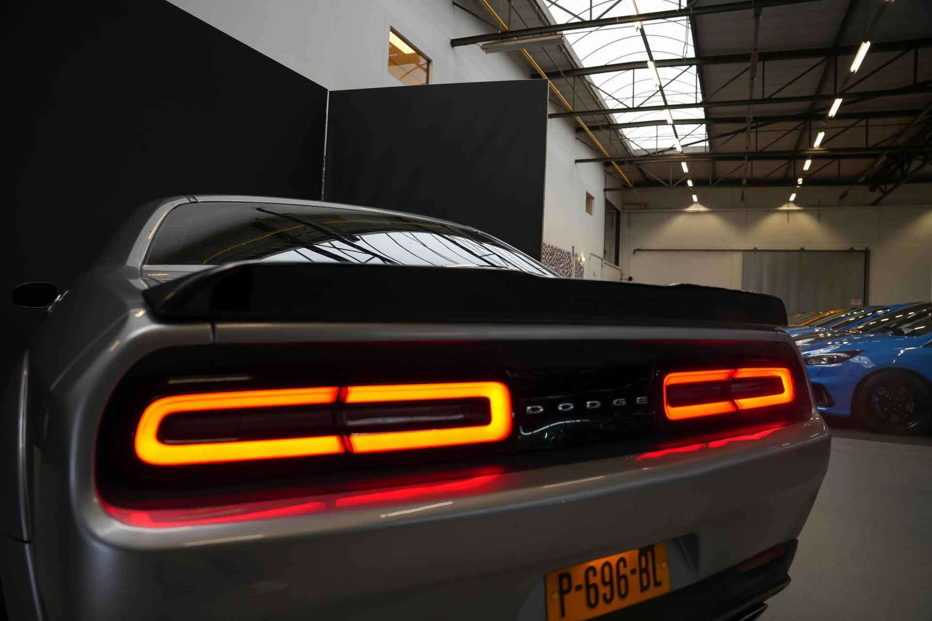 Dodge Challenger 5.7 377pk V8 Hemi AUTOMAAT |schuif kanteldak|Apple Carplay|JLT lucht inlaat|20" SRT|cruise control|stoelverwarming|LED-dagrijverlichting| - 23/39