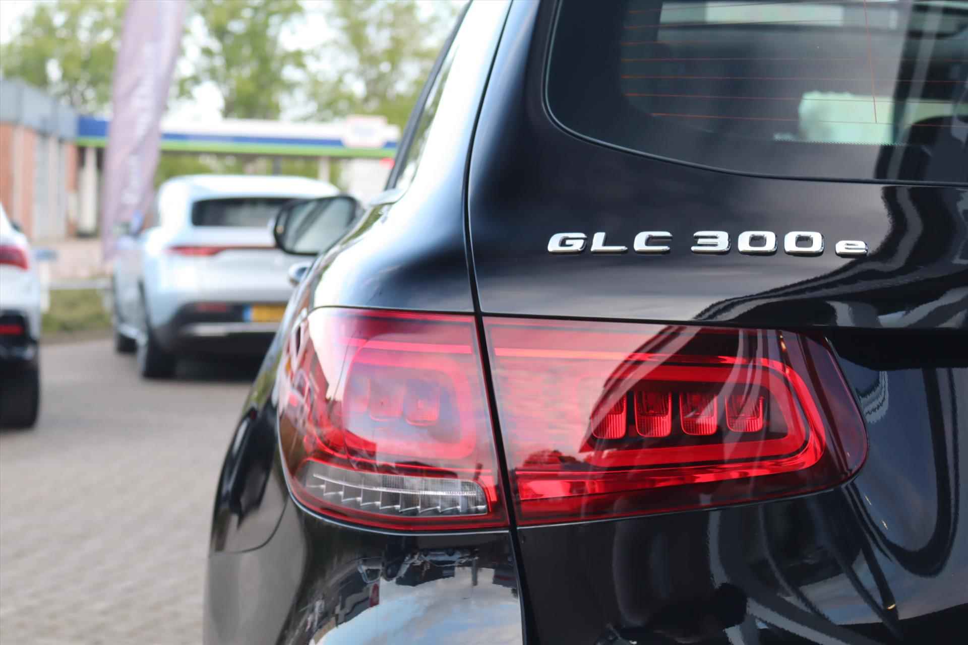 Mercedes GLC-Klasse 300e 320PK 4MATIC AUTOMAAT PREMIUM Panodak | Burmester | Leer | Navi | Sfeerverl. | PHEV | Electr.Klep | Electr. Stoelen | 18 Inch Lm | - 52/67