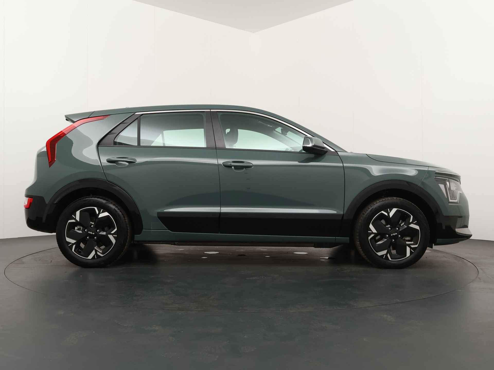 Kia Niro EV DynamicLine 64.8 kWh - Navigatie - Apple Carplay/Android Auto - Parkeersensoren voor en achter - Fabrieksgarantie tot 05-2029 - 9/47