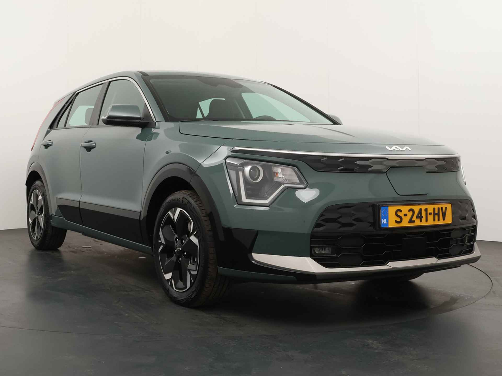 Kia Niro EV DynamicLine 64.8 kWh - Navigatie - Apple Carplay/Android Auto - Parkeersensoren voor en achter - Fabrieksgarantie tot 05-2029 - 11/47