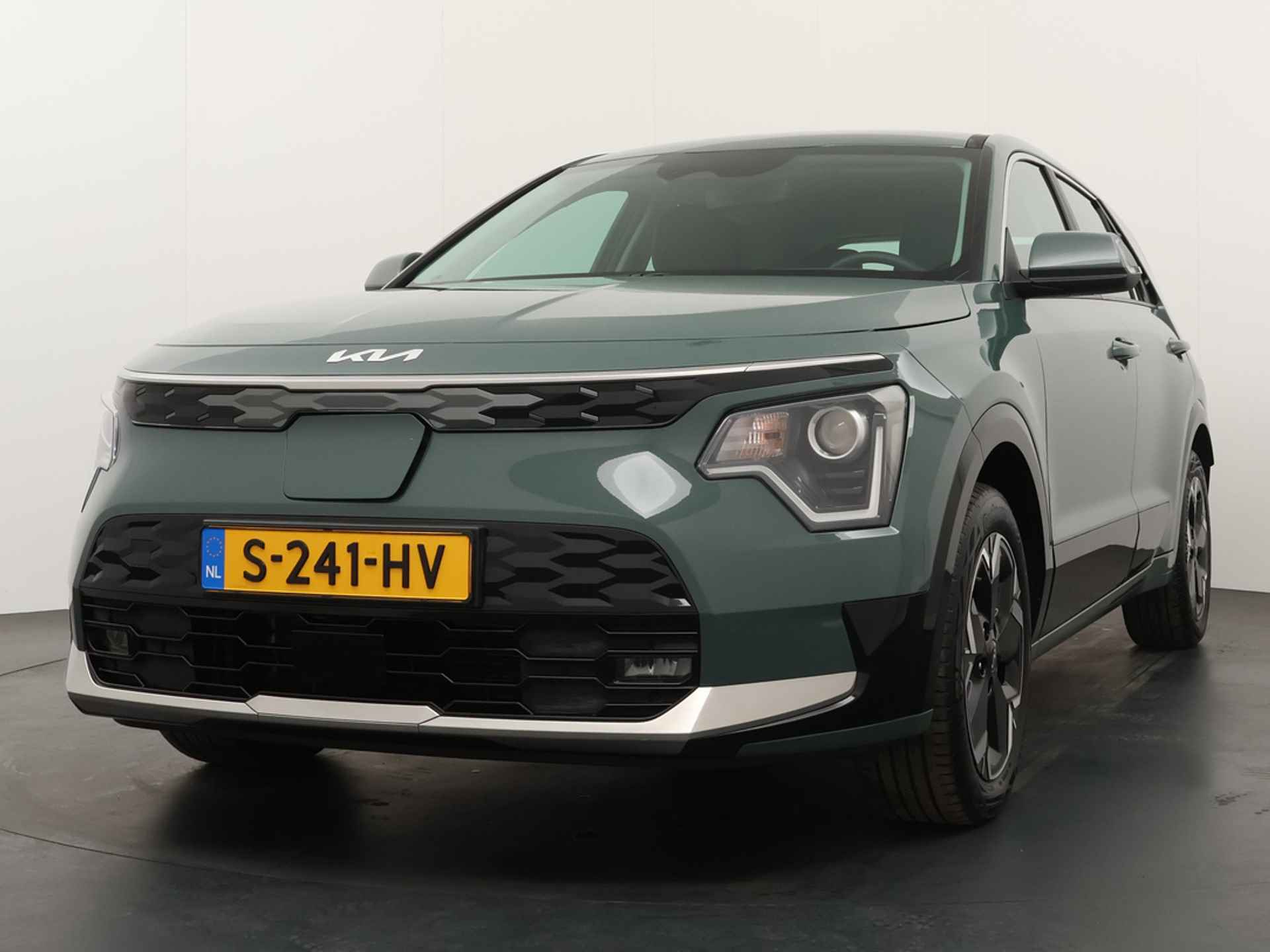 Kia Niro EV DynamicLine 64.8 kWh - Navigatie - Apple Carplay/Android Auto - Parkeersensoren voor en achter - Fabrieksgarantie tot 05-2029 - 2/47