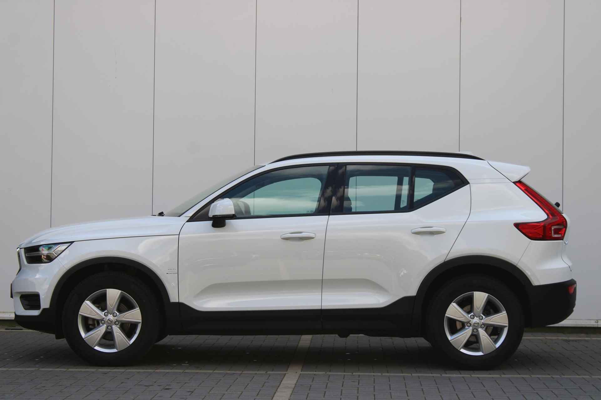 Volvo XC40 T2 129PK Momentum Core, Park Assist Achter incl. Camera, Lane Assist, Cruise Control, LED Koplampen incl. Grootlicht Assistent, AppleCarplay&Android Auto, Semi Elektr. Trekhaak, Bluetooth Telefonie & Audio, Volvo OnCall, City Safety, Climate Control, - 8/27