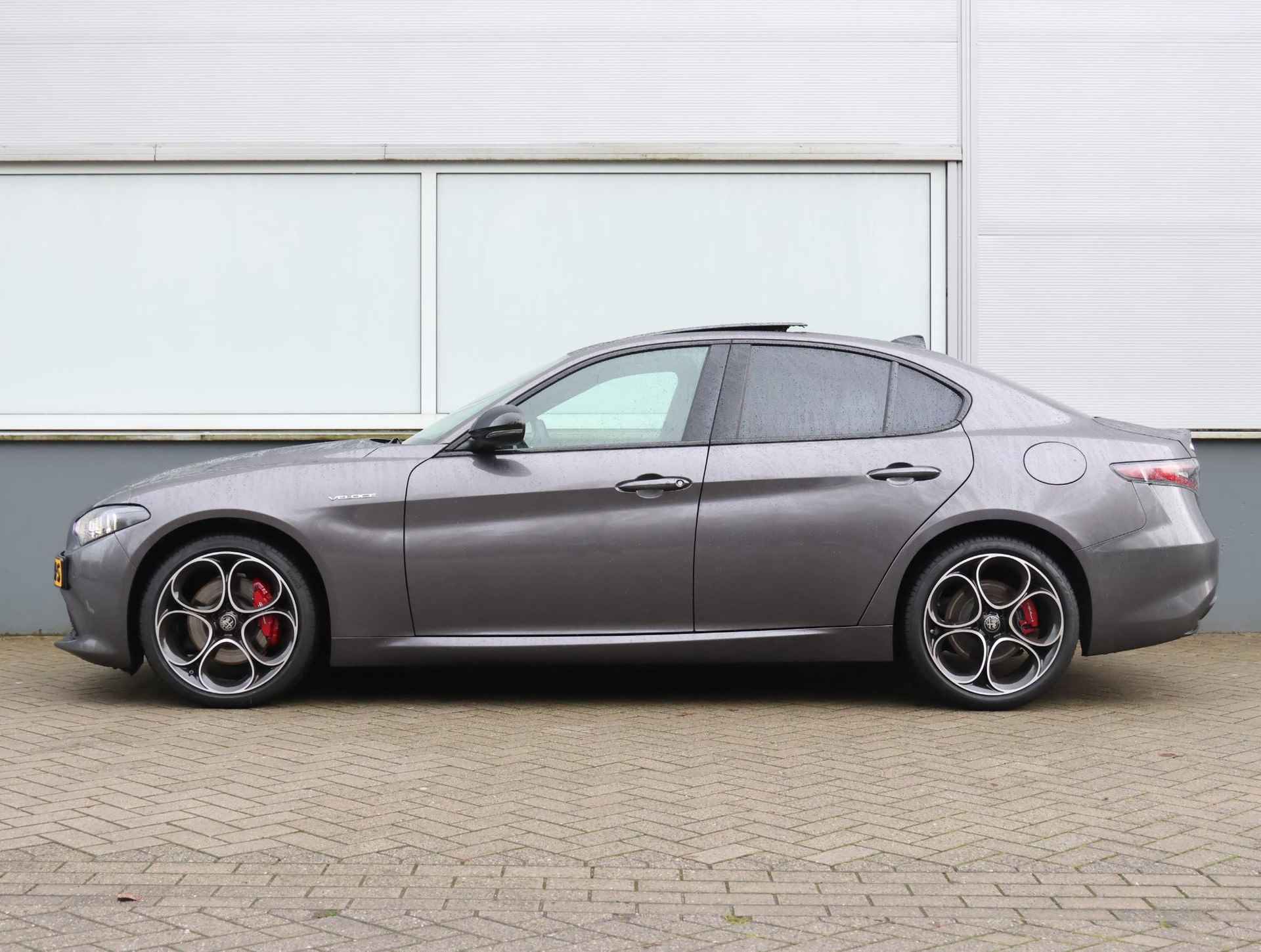 Alfa Romeo Giulia 280pk Turbo GME AWD Tributo Italiano (Harman&Kardon/Winterpakket/S.stoelen/LEER/Adapt.Cruise/Camera/19"LMV) - 3/46