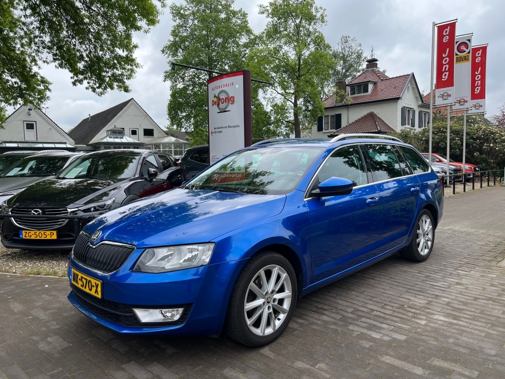 SKODA Octavia COMBI 1.6 TDI GREENTECH BUSINESS / NAVI / TREKHAAK / DAB / CRUIS