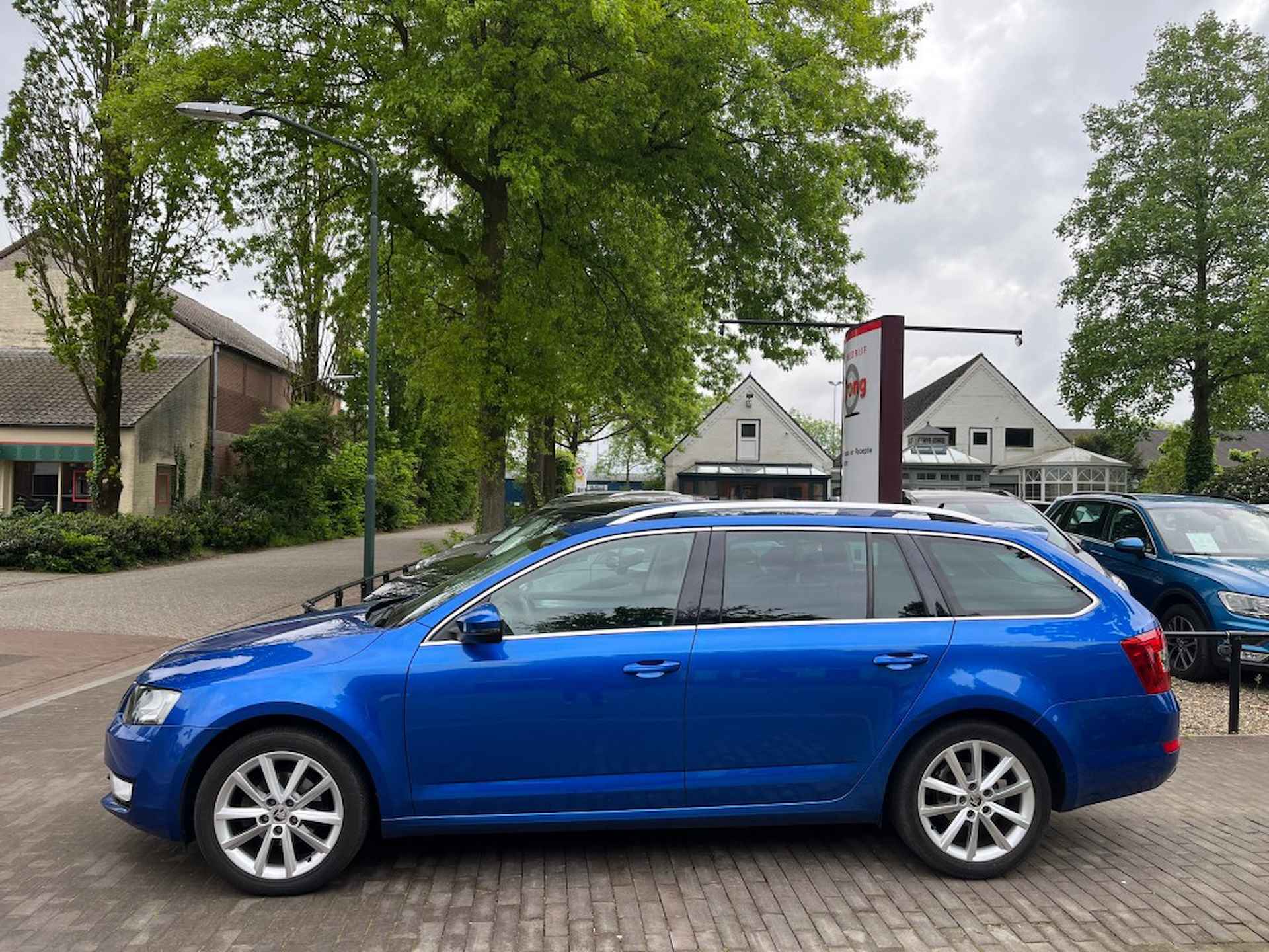 SKODA Octavia COMBI 1.6 TDI GREENTECH BUSINESS / NAVI / TREKHAAK / DAB / CRUIS - 3/15