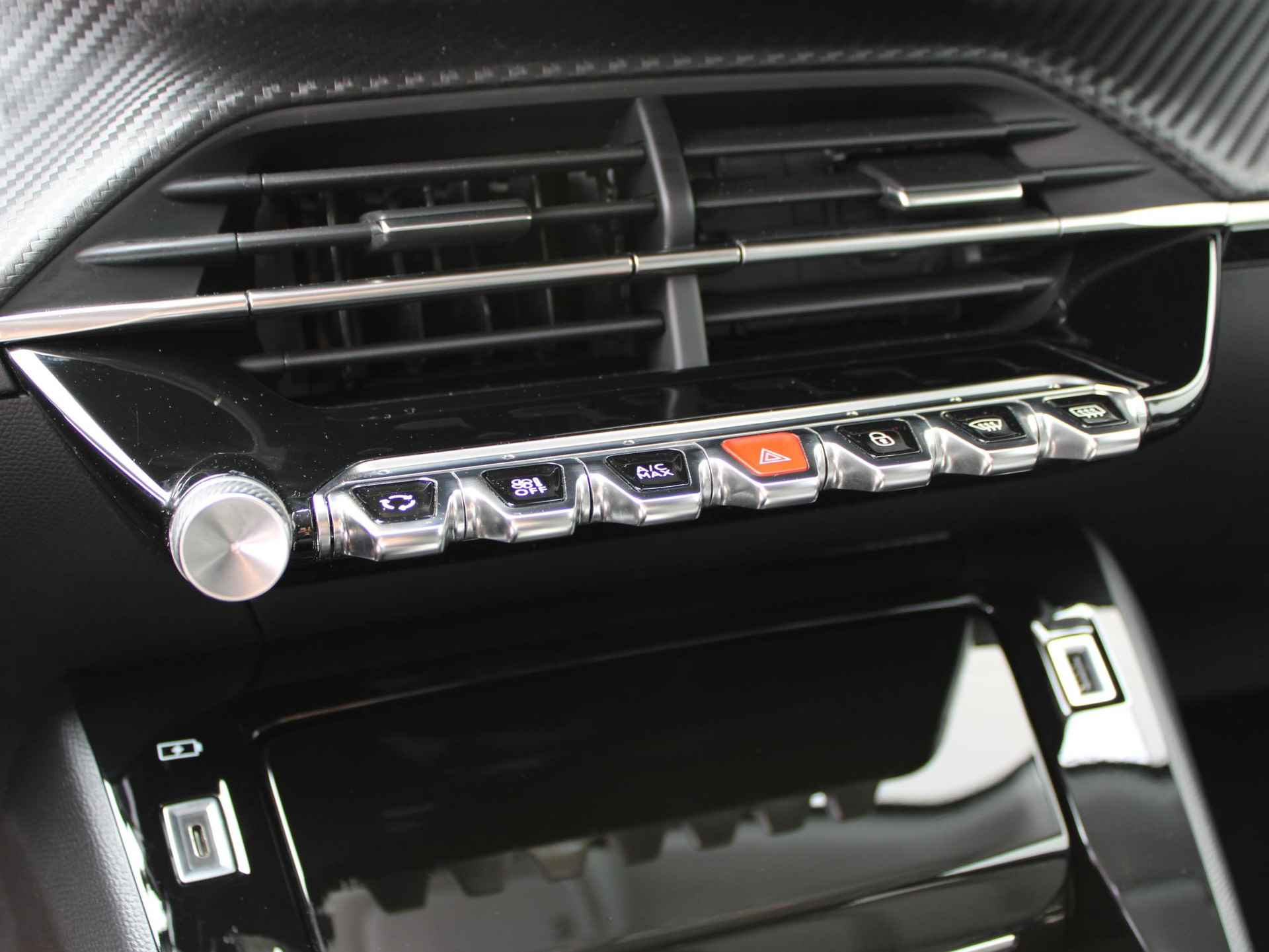 Peugeot e-2008 EV Allure Pack 50 kWh | Navi / Camera / Climate - 19/28