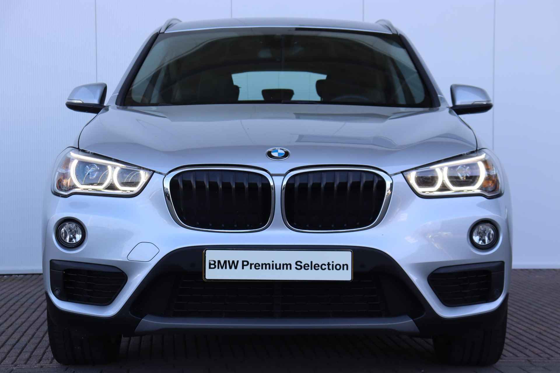 BMW X1 sDrive18d High Executive / Harman Kardon / Achteruitrijcamera / Head Up Display / - 2/27