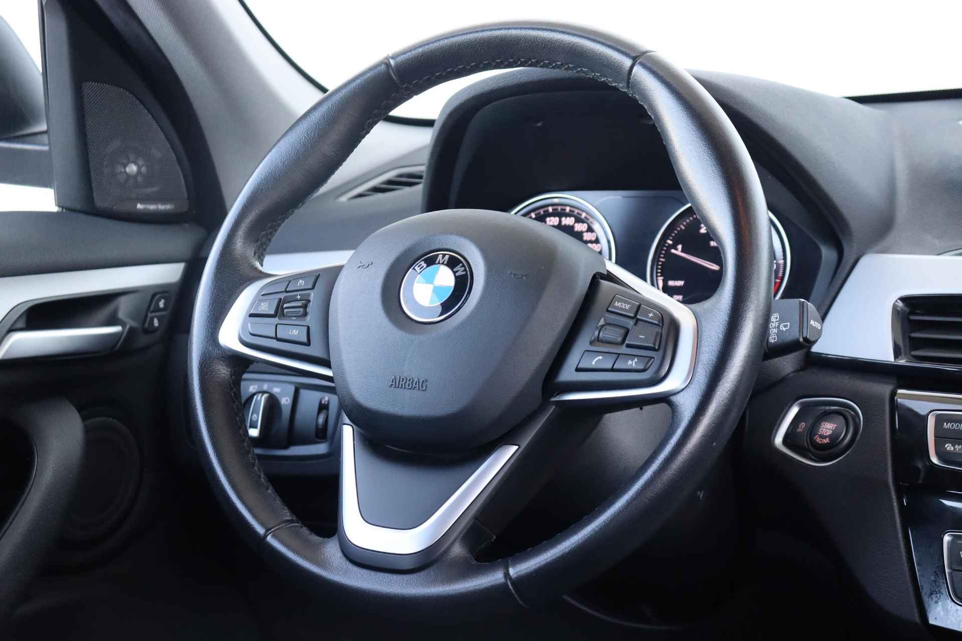 BMW X1 sDrive18d High Executive / Harman Kardon / Achteruitrijcamera / Head Up Display / - 8/27