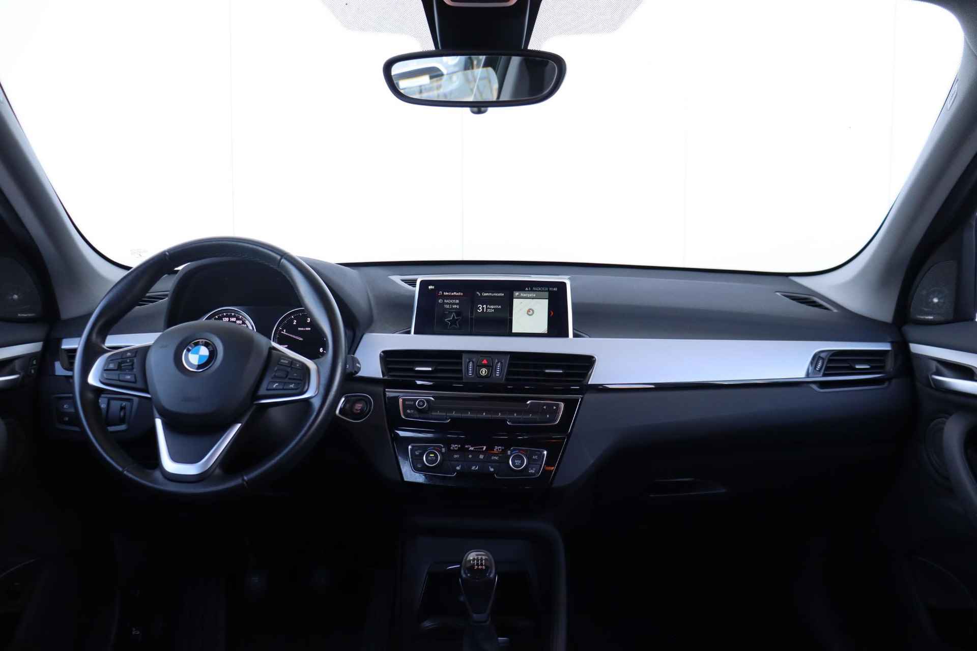 BMW X1 sDrive18d High Executive / Harman Kardon / Achteruitrijcamera / Head Up Display / - 26/27