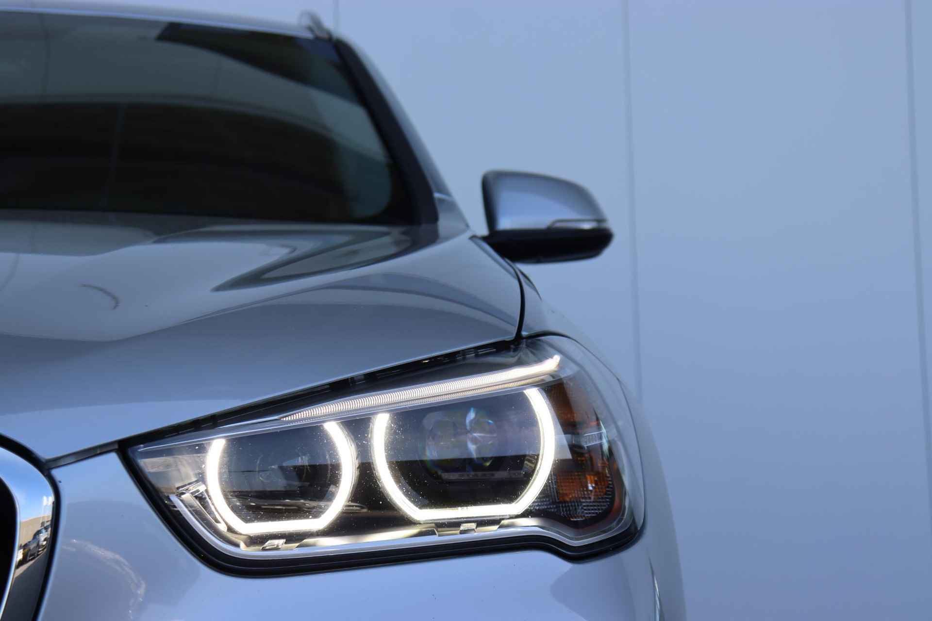 BMW X1 sDrive18d High Executive / Harman Kardon / Achteruitrijcamera / Head Up Display / - 27/27