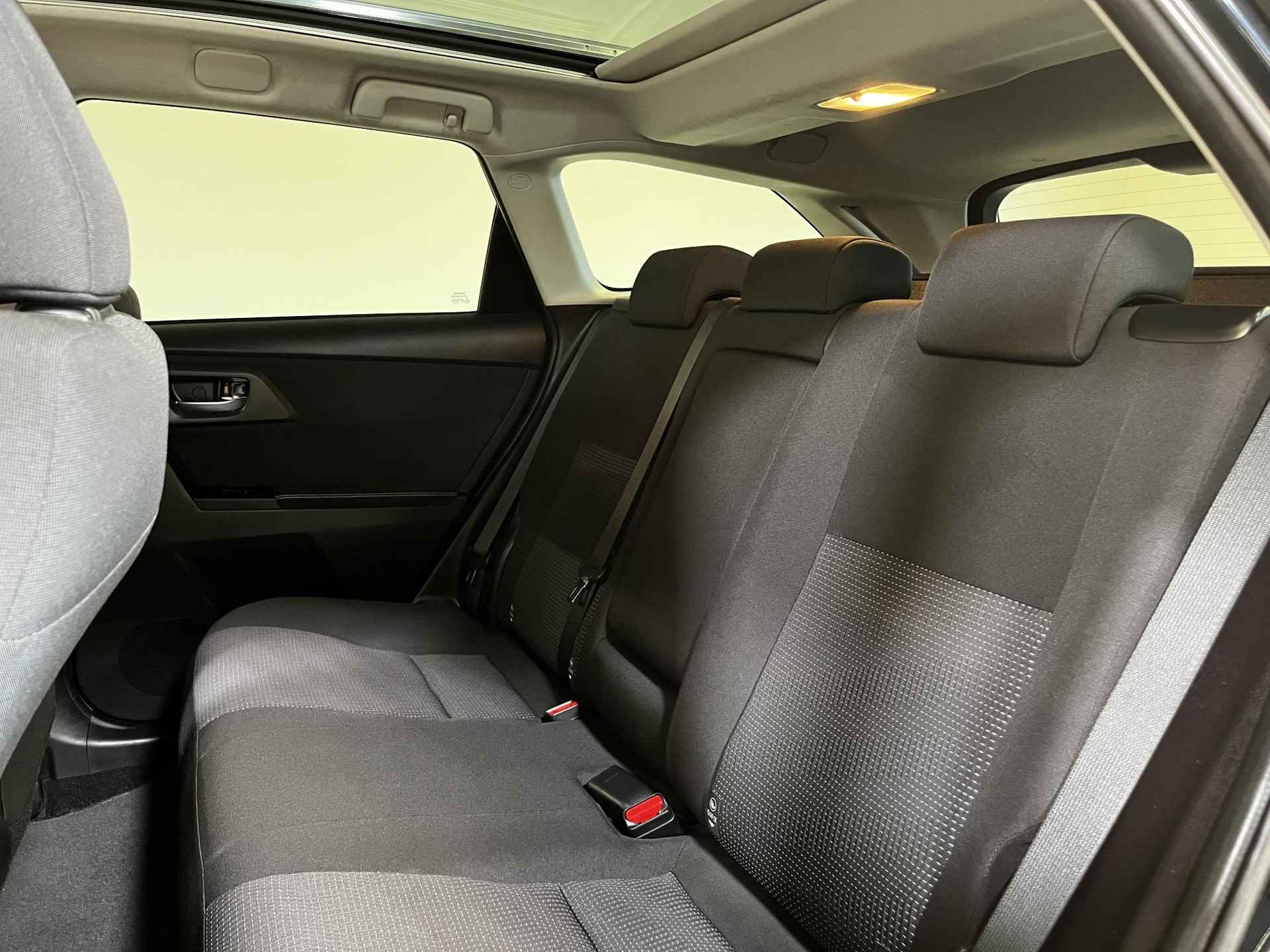 Toyota Auris Touring Sports 1.8 Hybrid Lease+ | Parkeersensoren | Camera | Trekhaak | - 9/38