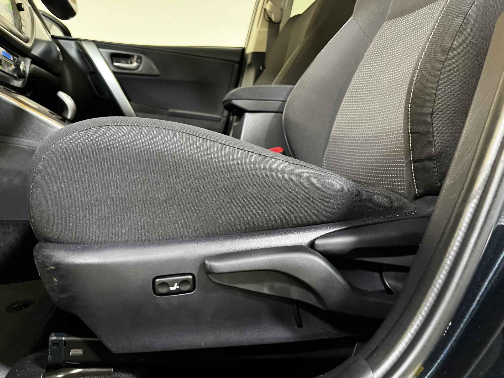 Toyota Auris Touring Sports 1.8 Hybrid Lease+ | Parkeersensoren | Camera | Trekhaak | - 10/38