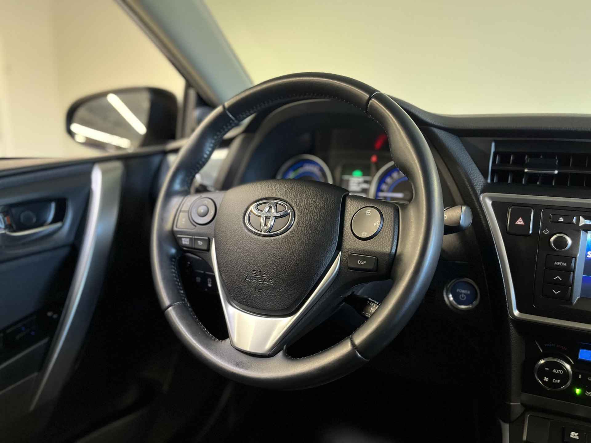 Toyota Auris Touring Sports 1.8 Hybrid Lease+ | Parkeersensoren | Camera | Trekhaak | - 11/38