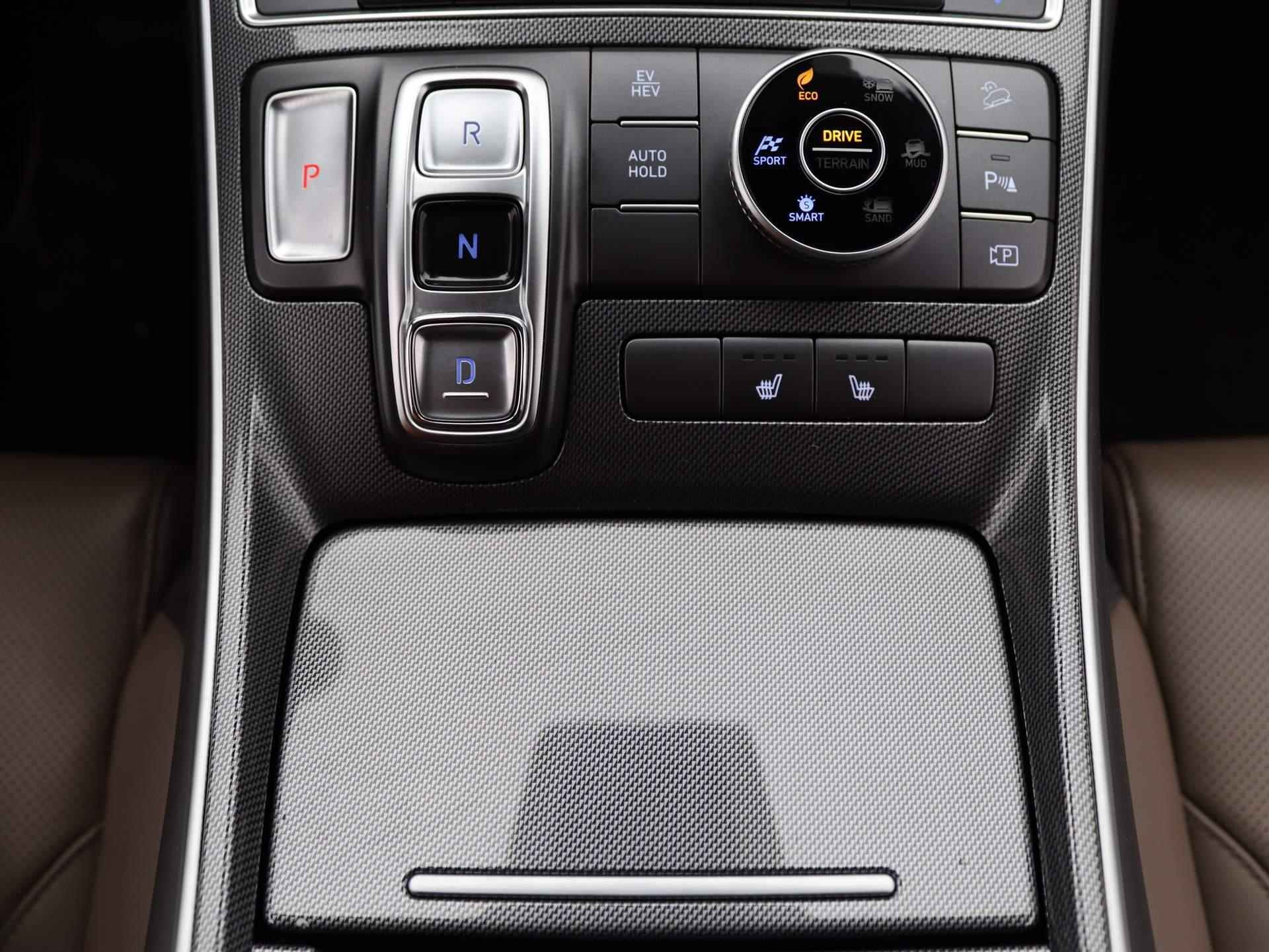 Hyundai Santa Fe 1.6 T-GDI PHEV Comfort Smart Automaat | Airco | Navigatie | Achteruitrijcamera | Cruise Control | Lederen Bekleding | Trekhaak - 11/47