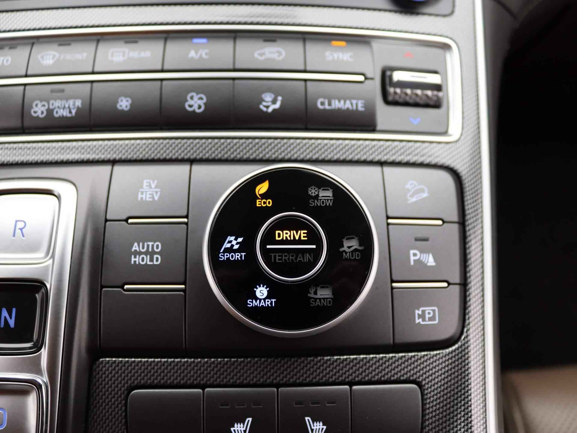 Hyundai Santa Fe 1.6 T-GDI PHEV Comfort Smart Automaat | Airco | Navigatie | Achteruitrijcamera | Cruise Control | Lederen Bekleding | Trekhaak - 19/47