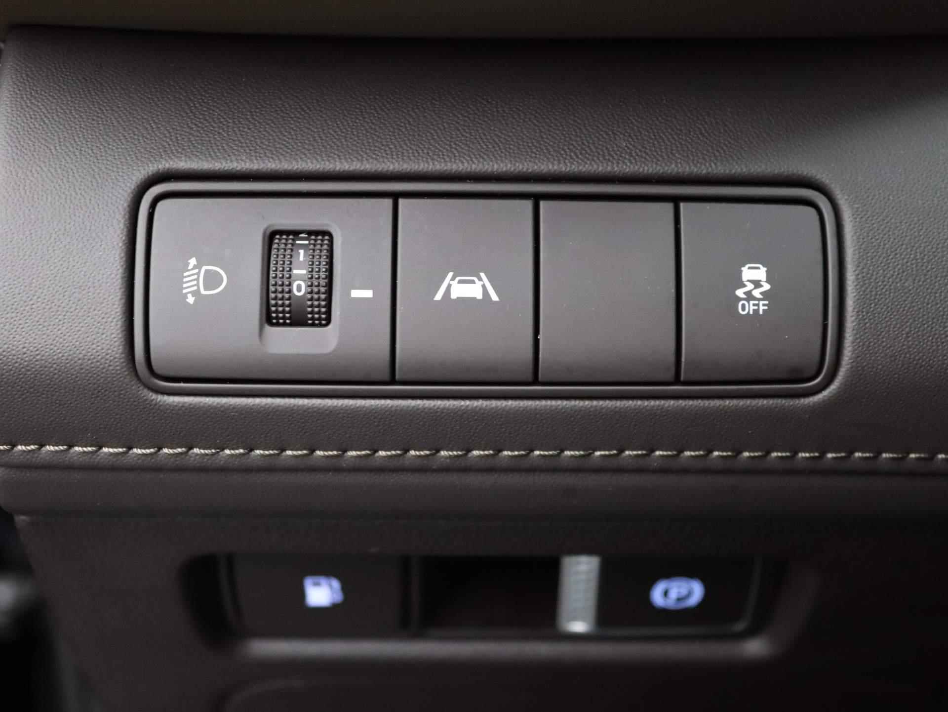 Hyundai Santa Fe 1.6 T-GDI PHEV Comfort Smart Automaat | Airco | Navigatie | Achteruitrijcamera | Cruise Control | Lederen Bekleding | Trekhaak - 26/47