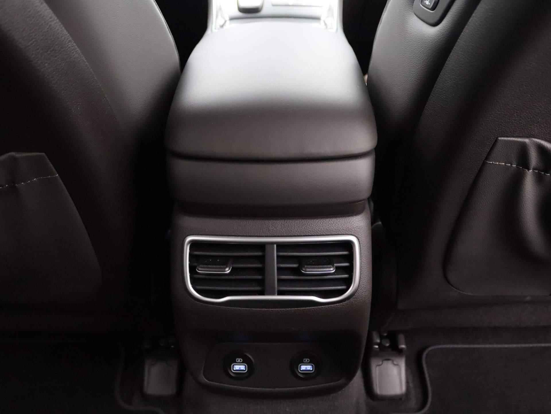 Hyundai Santa Fe 1.6 T-GDI PHEV Comfort Smart Automaat | Airco | Navigatie | Achteruitrijcamera | Cruise Control | Lederen Bekleding | Trekhaak - 33/47