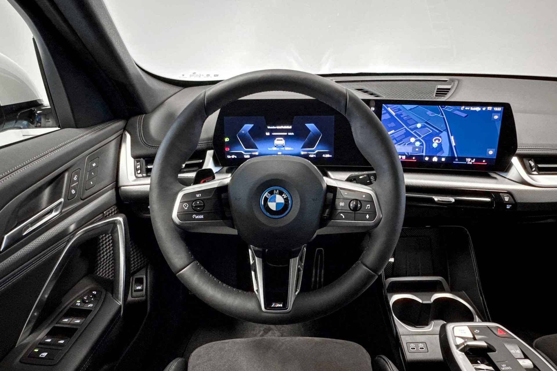 BMW iX1 eDrive20 67 kWh | M Sport | Glazen Panoramadak | Stoelverwarming | Comfort Access | - 13/26