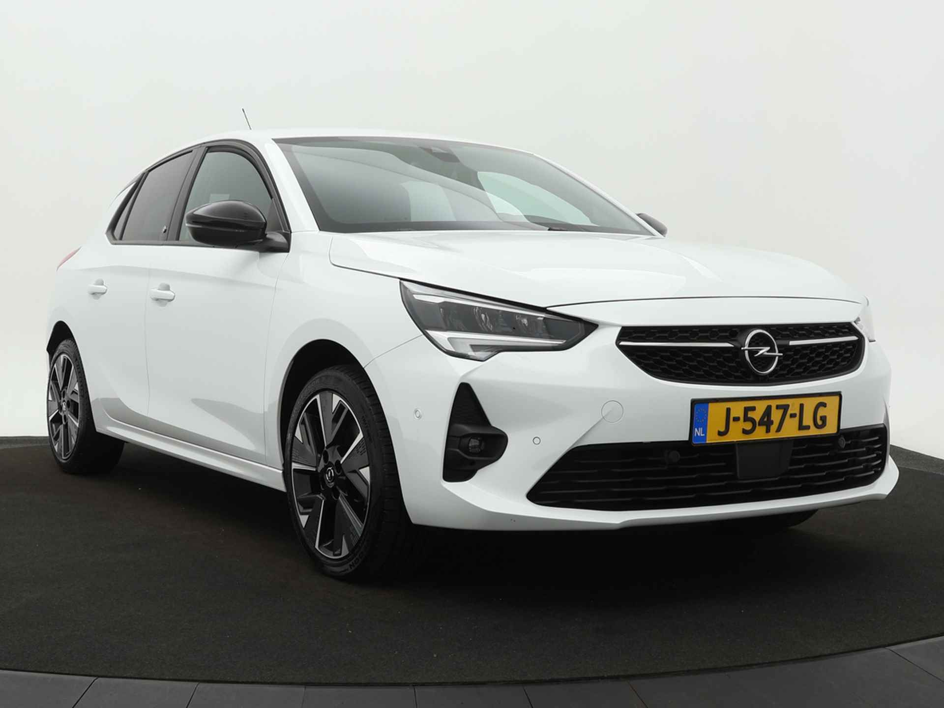 Opel CORSA-E GS Line 50 kWh 136pk 3-Fase *€2000 Subsidie beschikbaar* - Stoel-/stuurverwarming - Navigatie Pro - 17'' LM Velgen - 12 maanden Bovag garantie - 12/43