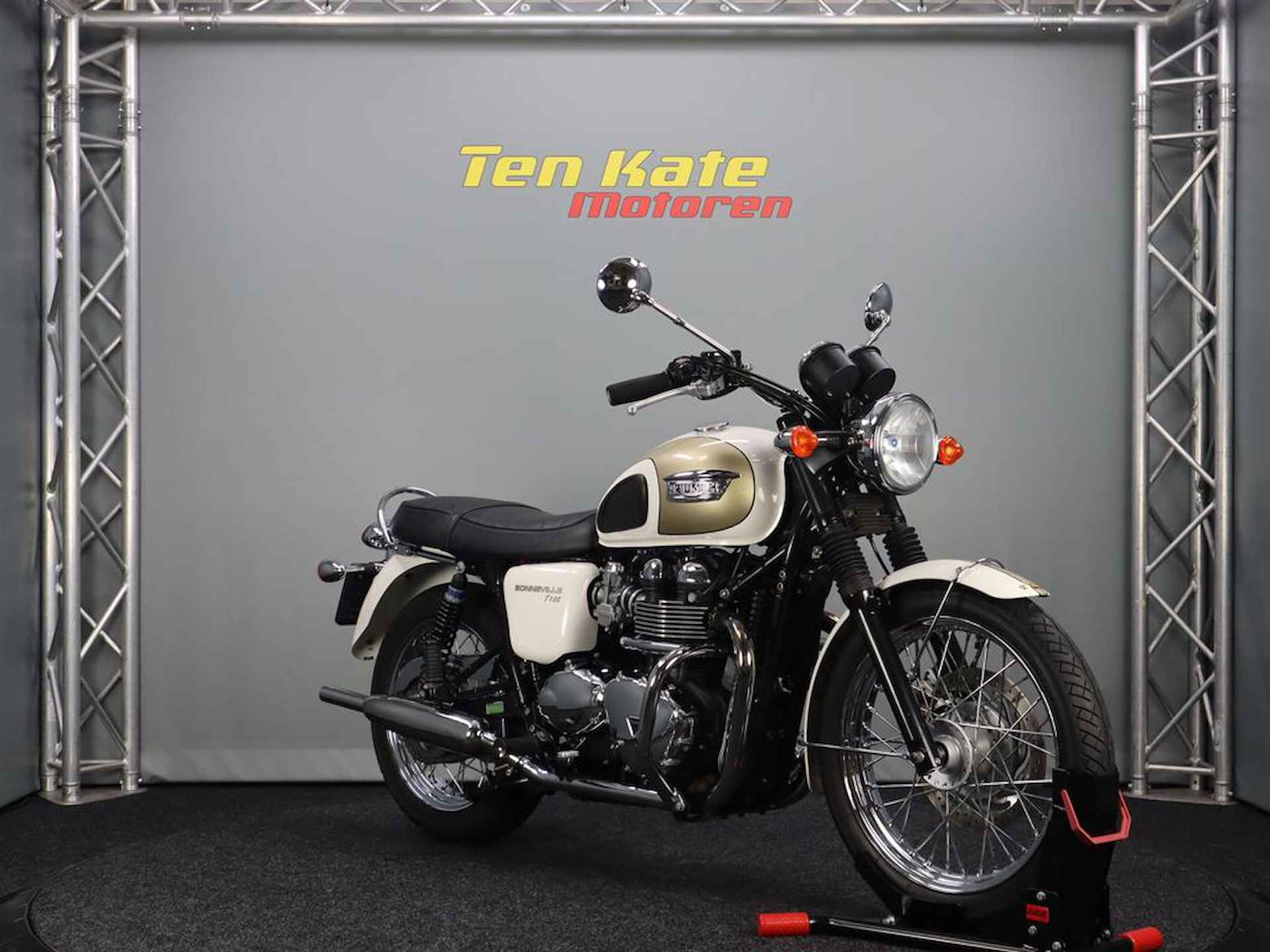 Triumph BONNEVILLE T100 - 2/12