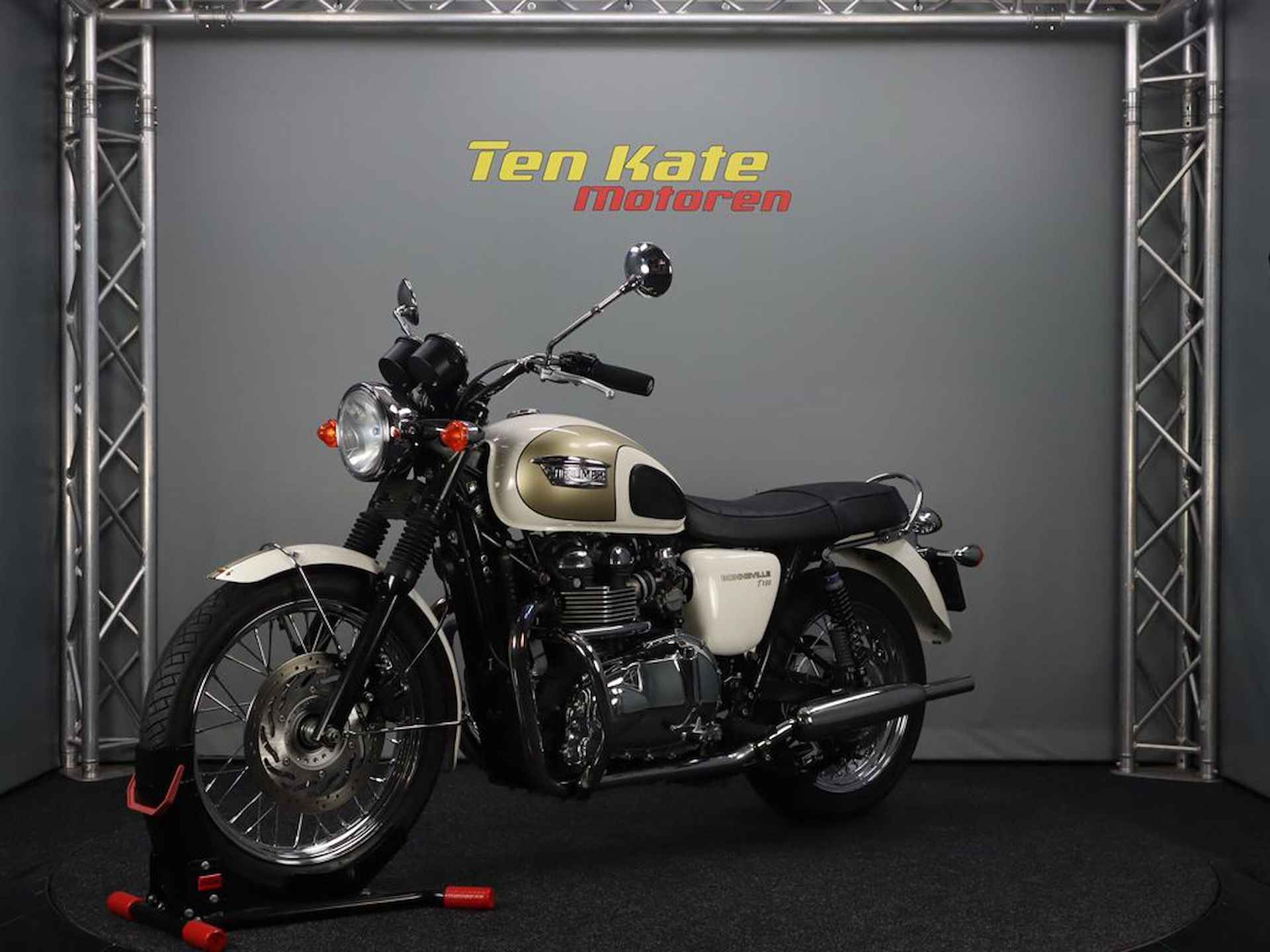 Triumph BONNEVILLE T100 - 6/12