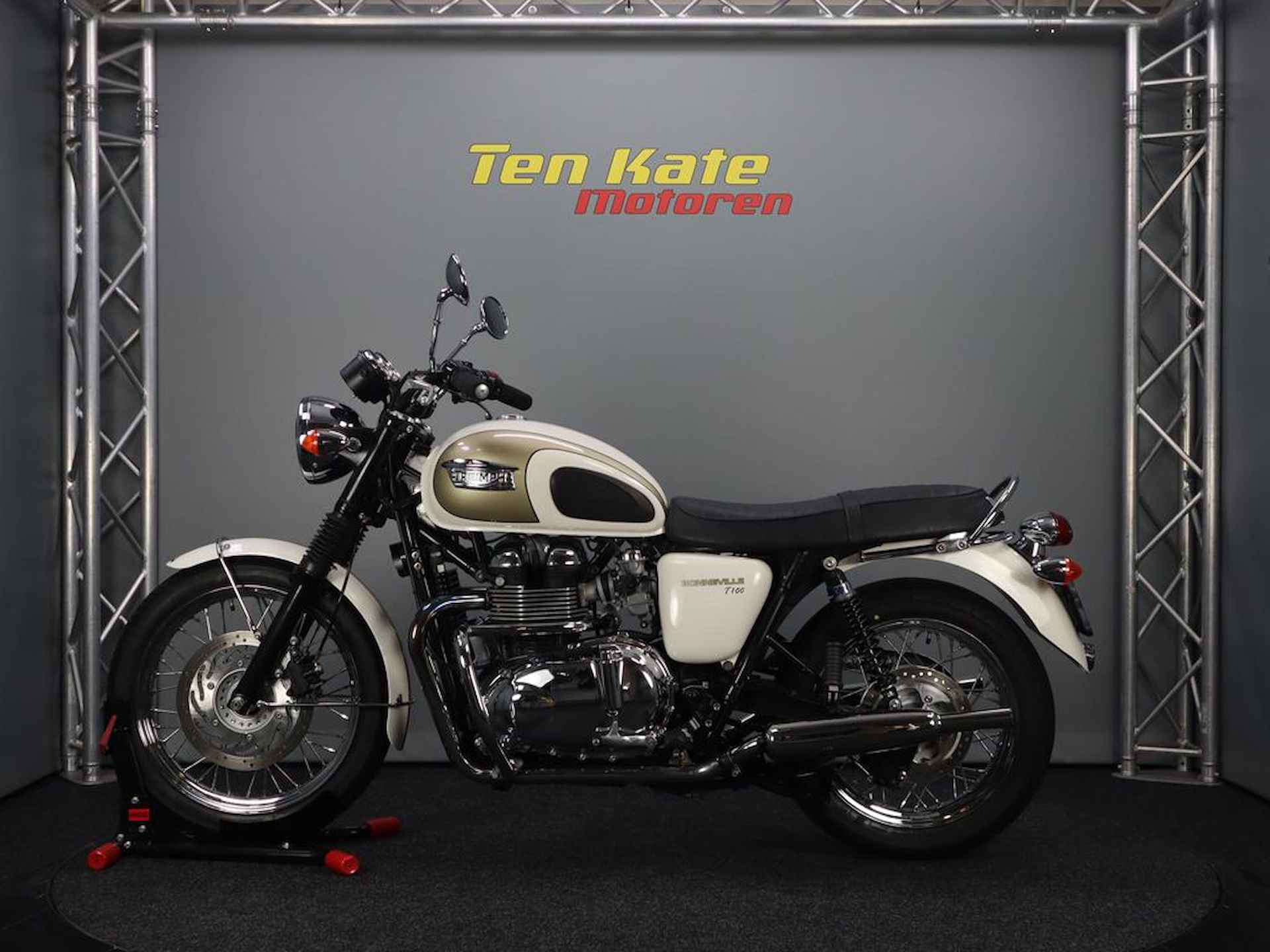 Triumph BONNEVILLE T100 - 7/12