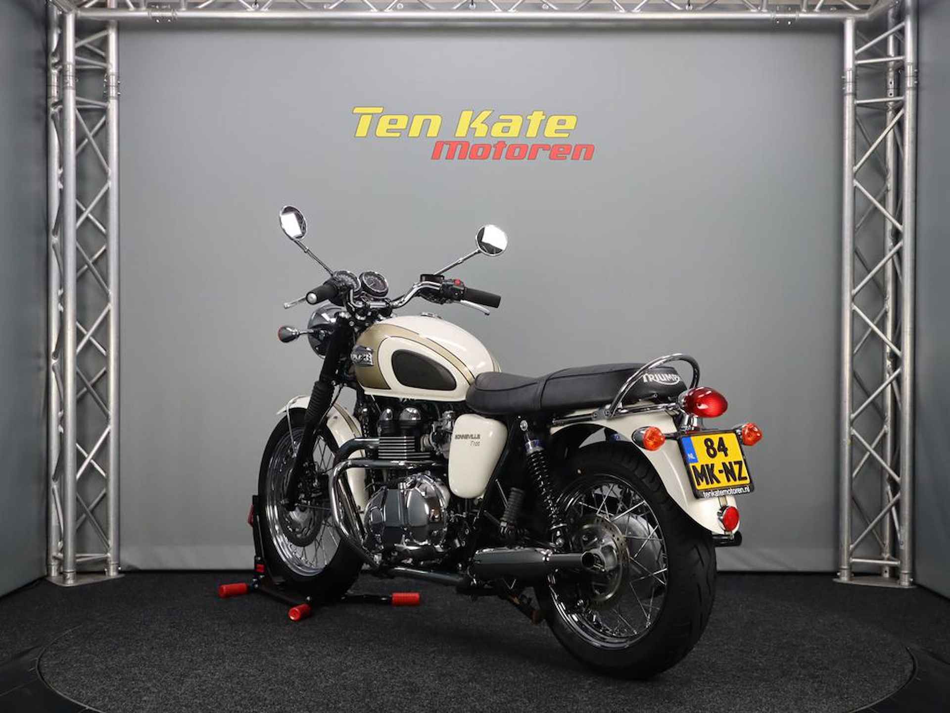 Triumph BONNEVILLE T100 - 8/12