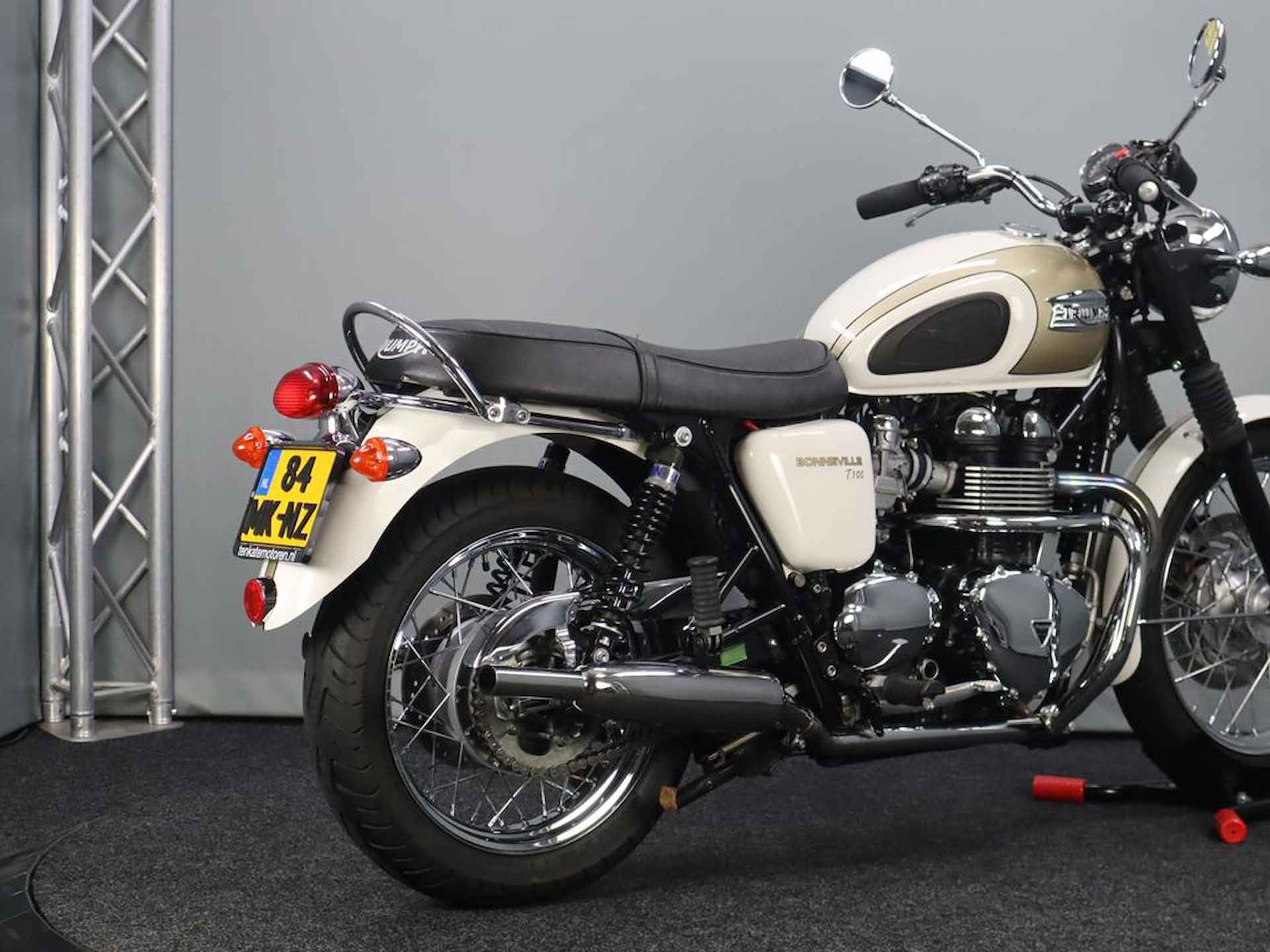 Triumph BONNEVILLE T100 - 11/12