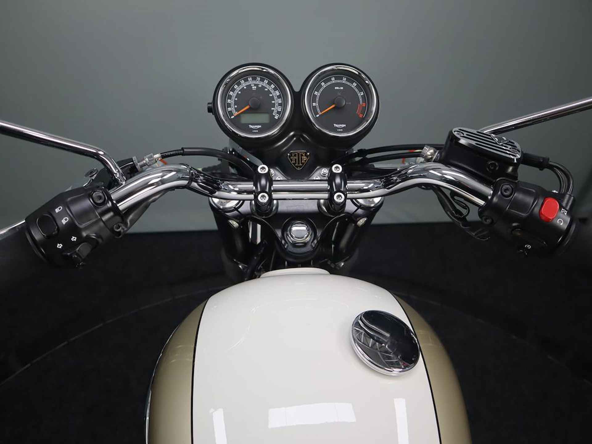 Triumph BONNEVILLE T100 - 12/12