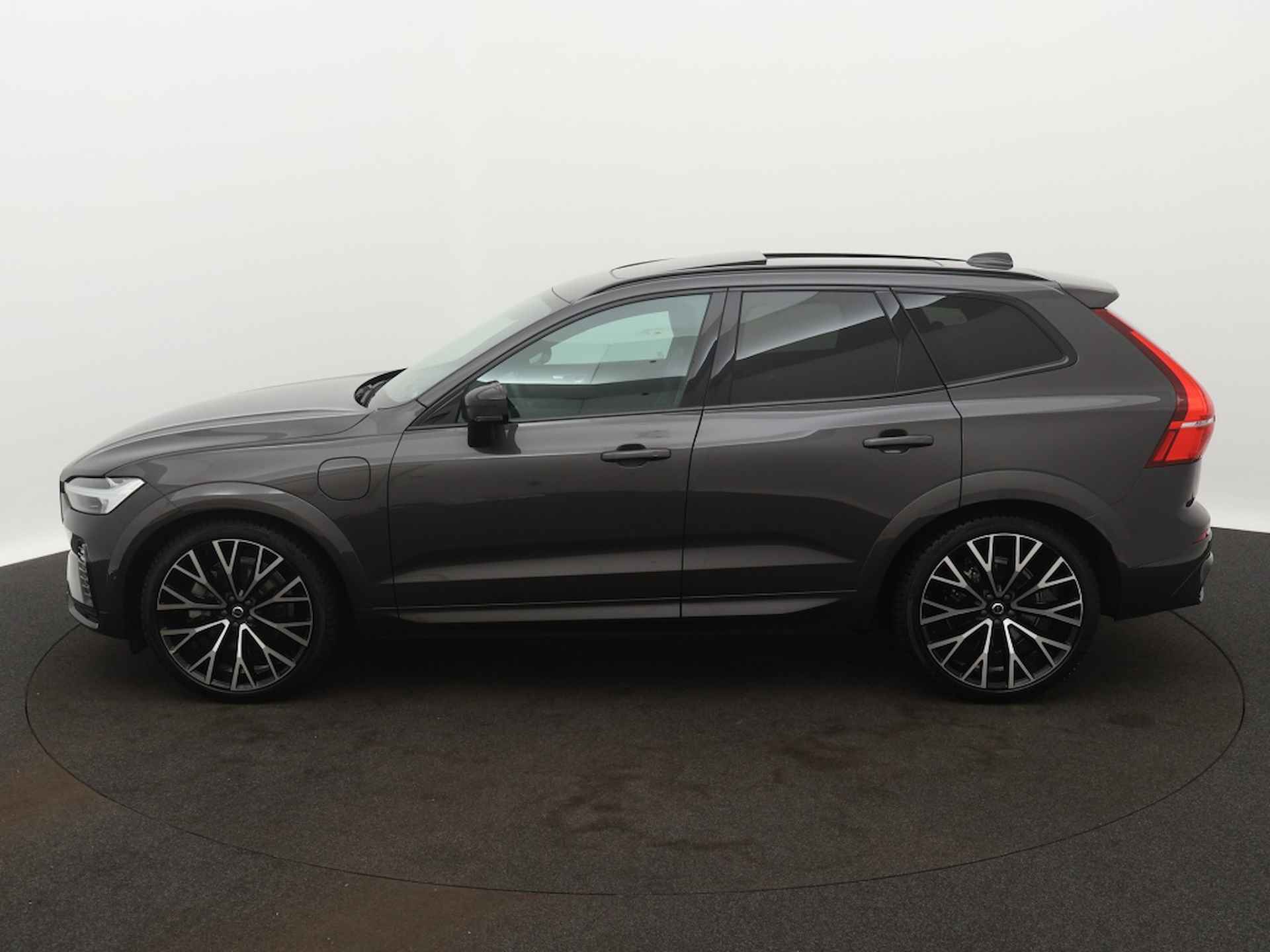 Volvo XC60 2.0 T6 AWD R-Design - 2/47