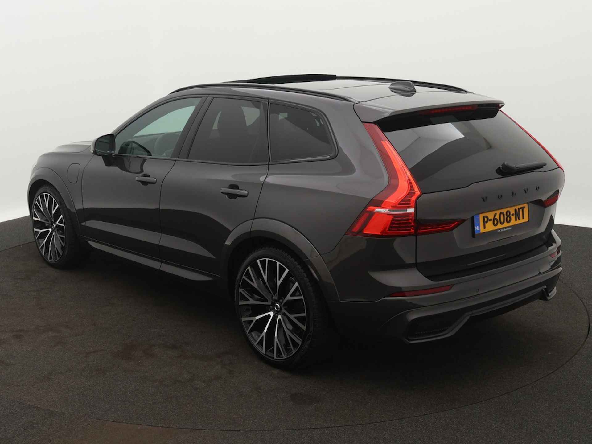 Volvo XC60 2.0 T6 AWD R-Design - 3/47