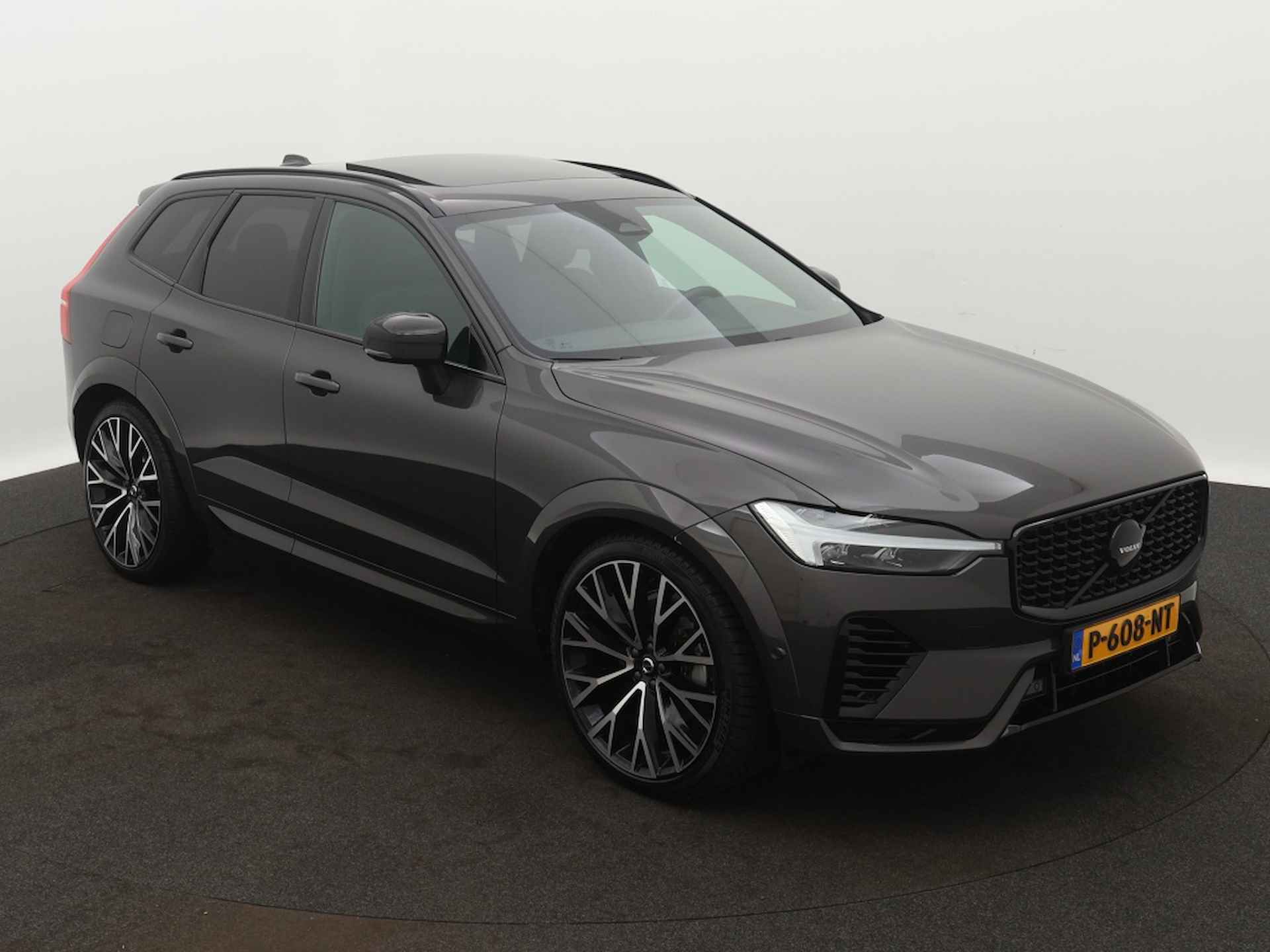 Volvo XC60 2.0 T6 AWD R-Design - 7/47