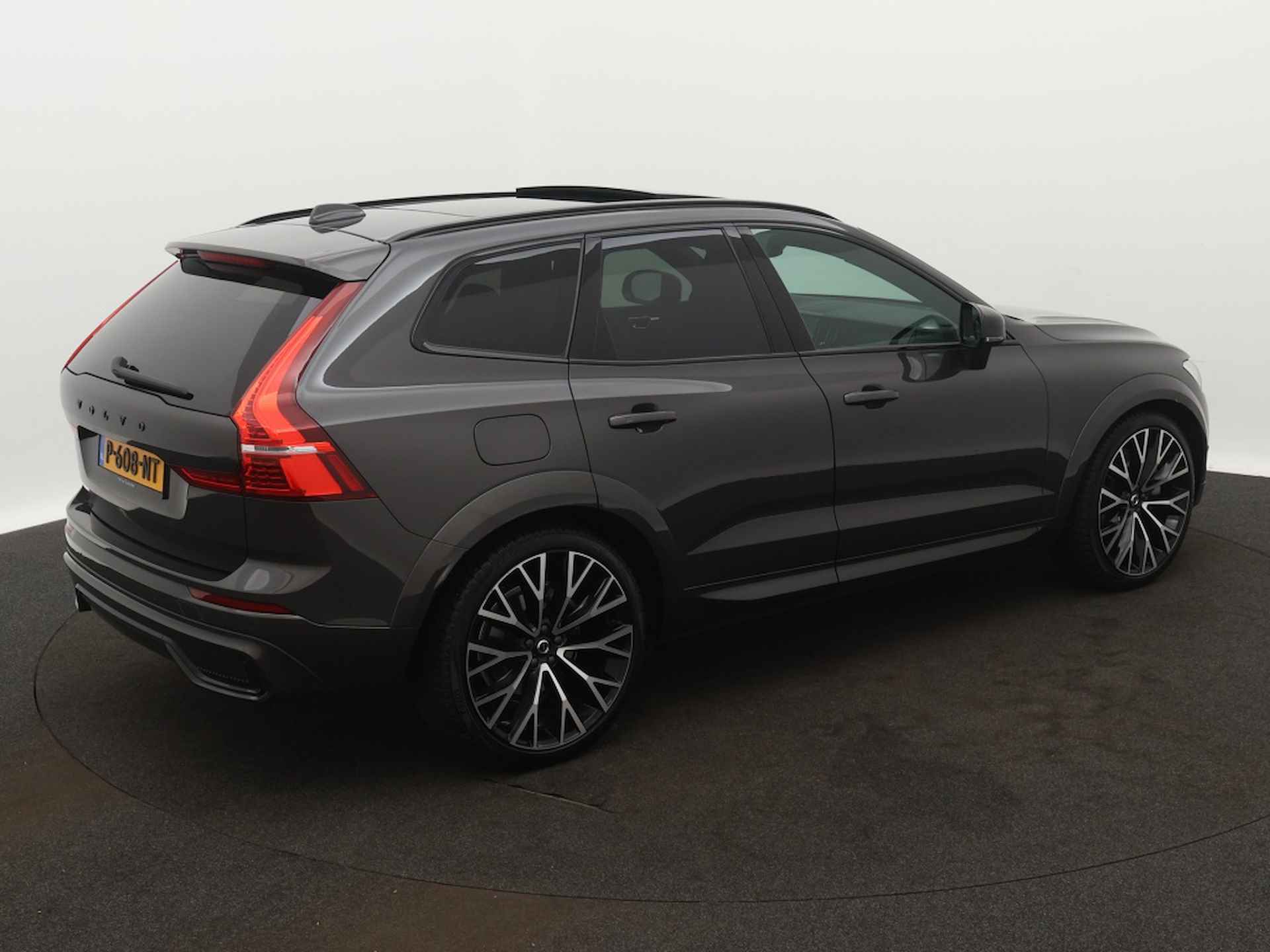 Volvo XC60 2.0 T6 AWD R-Design - 10/47