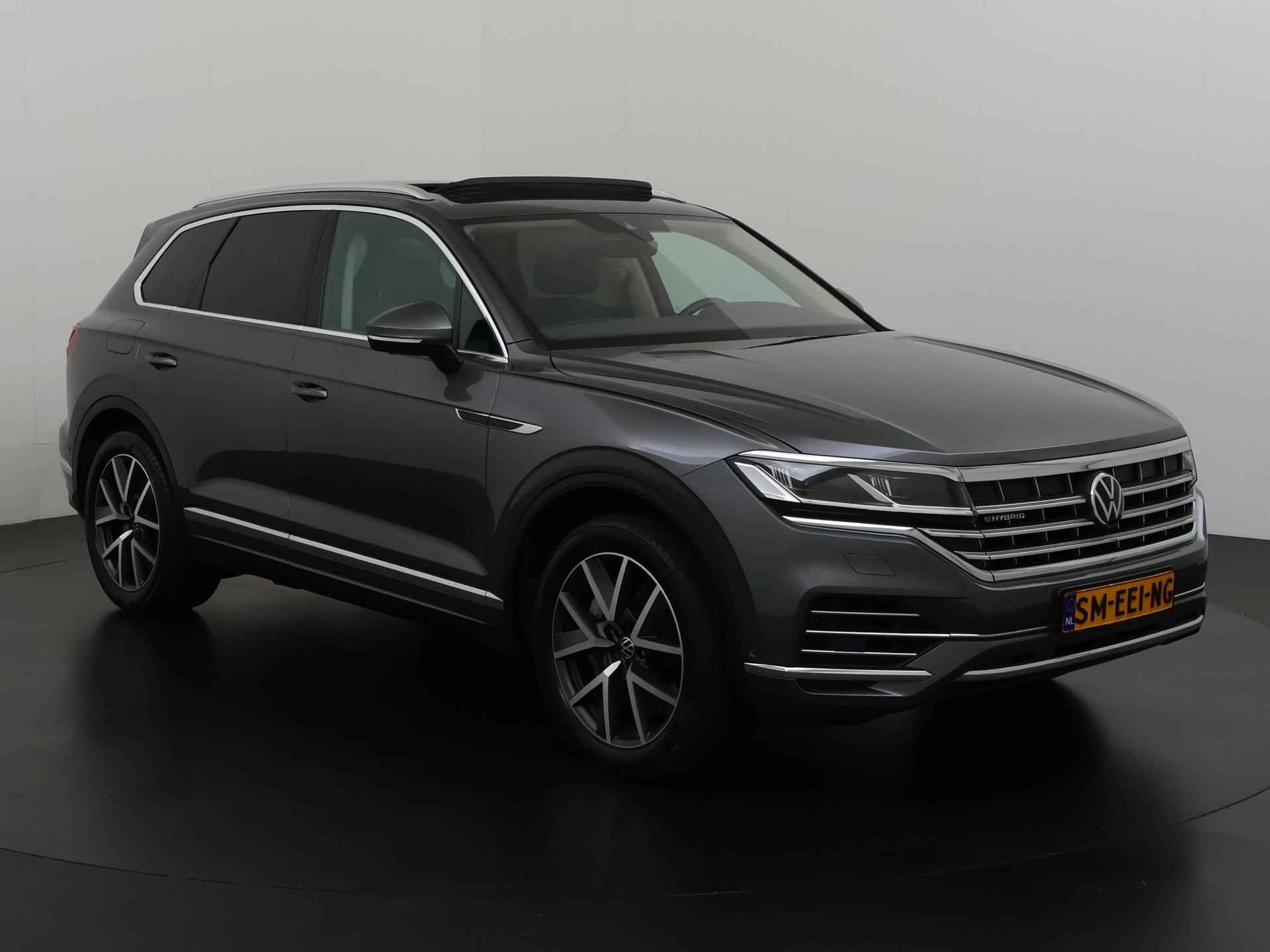 Volkswagen Touareg 3.0 TSi eHybrid Plug-In Atmosphere | Luchtvering | Trekhaak | Panoramadak | Zondag Open! - 30/50