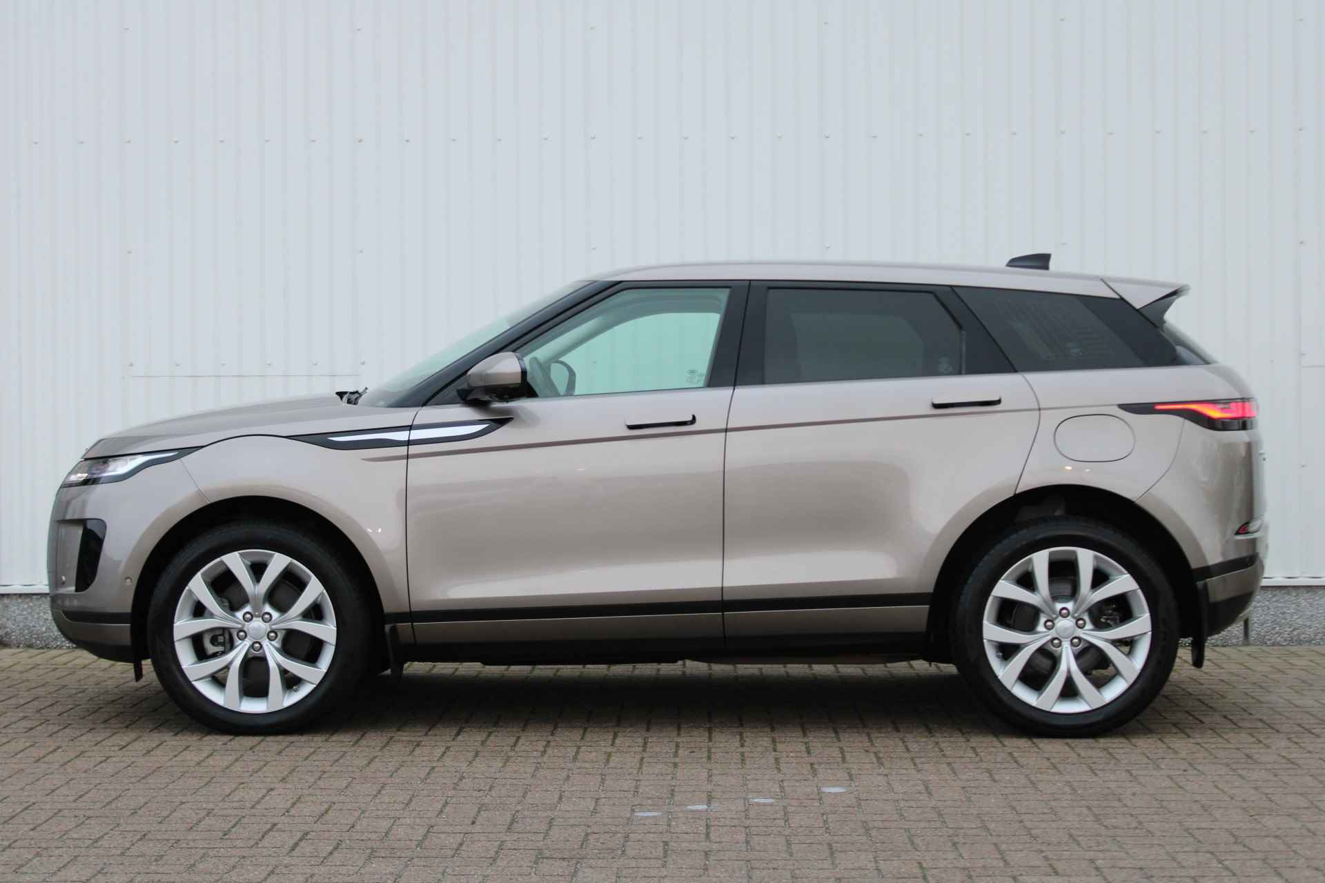 Land Rover Range Rover Evoque 1.5 P300e AWD R-Dynamic S | 360º | LEDER | NAVI | STOELVERWARMING | LED | TREKHAAK - 6/35