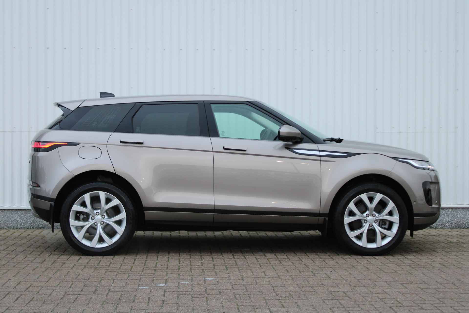 Land Rover Range Rover Evoque 1.5 P300e AWD R-Dynamic S | 360º | LEDER | NAVI | STOELVERWARMING | LED | TREKHAAK - 7/35