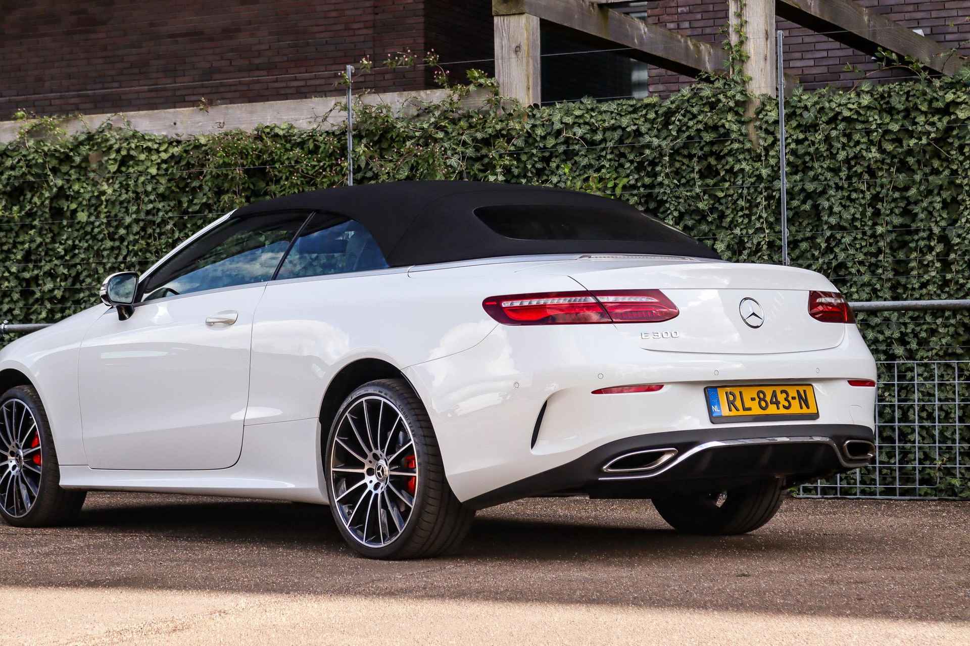 Mercedes-Benz E-klasse E 300 Cabriolet Automaat AMG Line | Technology Pakket | Business Pakket | Air Body Control | Head-Up | Comand Online | Airscarf | 360° Camera - 37/41