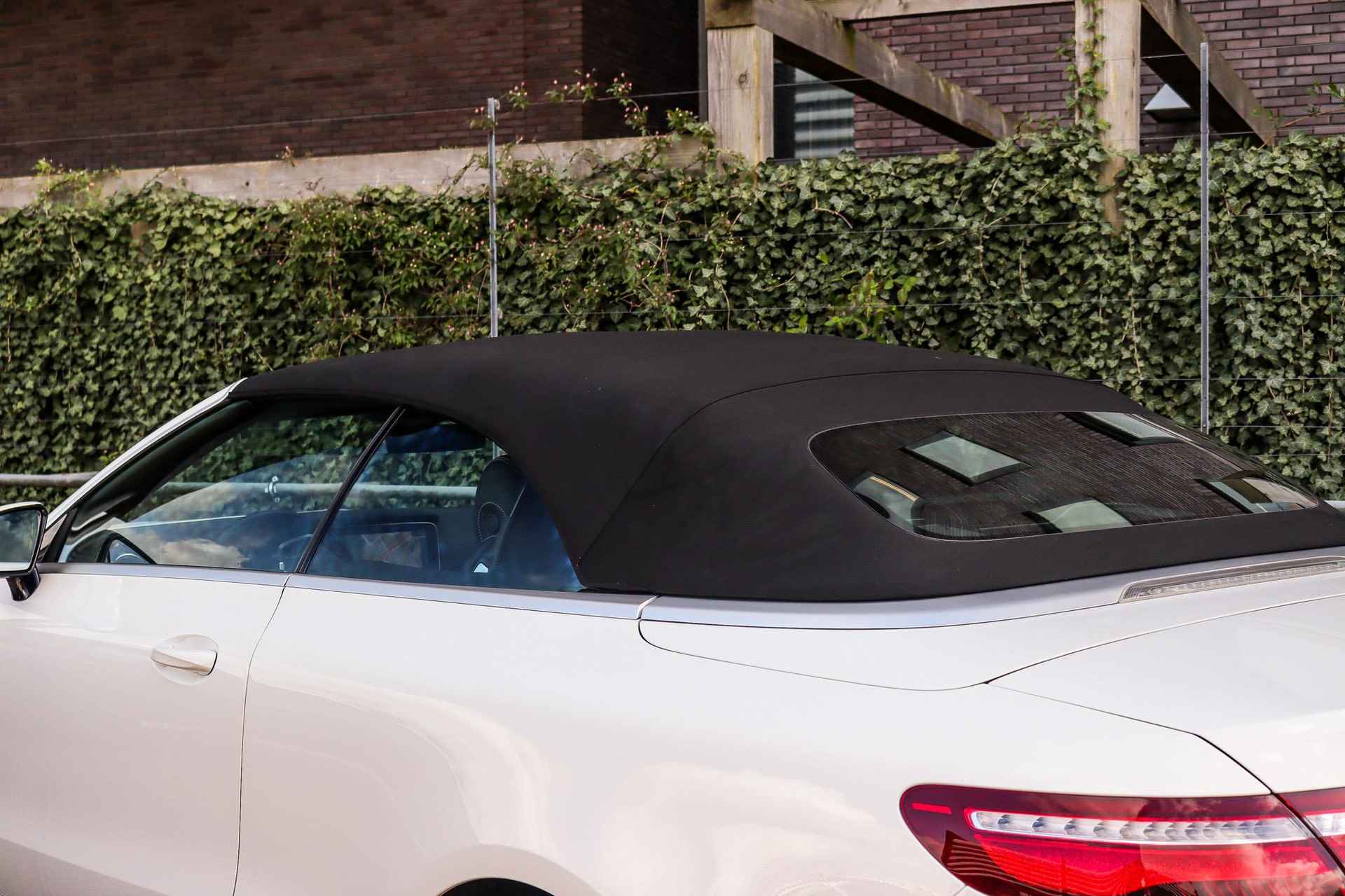 Mercedes-Benz E-klasse E 300 Cabriolet Automaat AMG Line | Technology Pakket | Business Pakket | Air Body Control | Head-Up | Comand Online | Airscarf | 360° Camera - 38/41