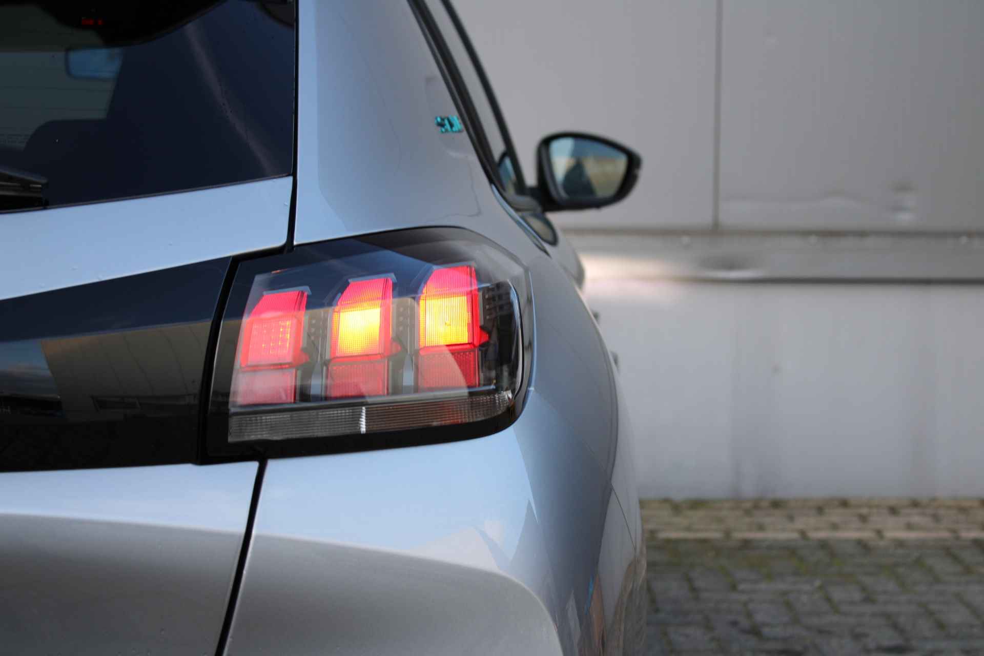 Peugeot 208 1.2 75pk Style | NETTO DEAL! | NAVI | PDC | LMV | AIRCO | CRUISE | - 11/36